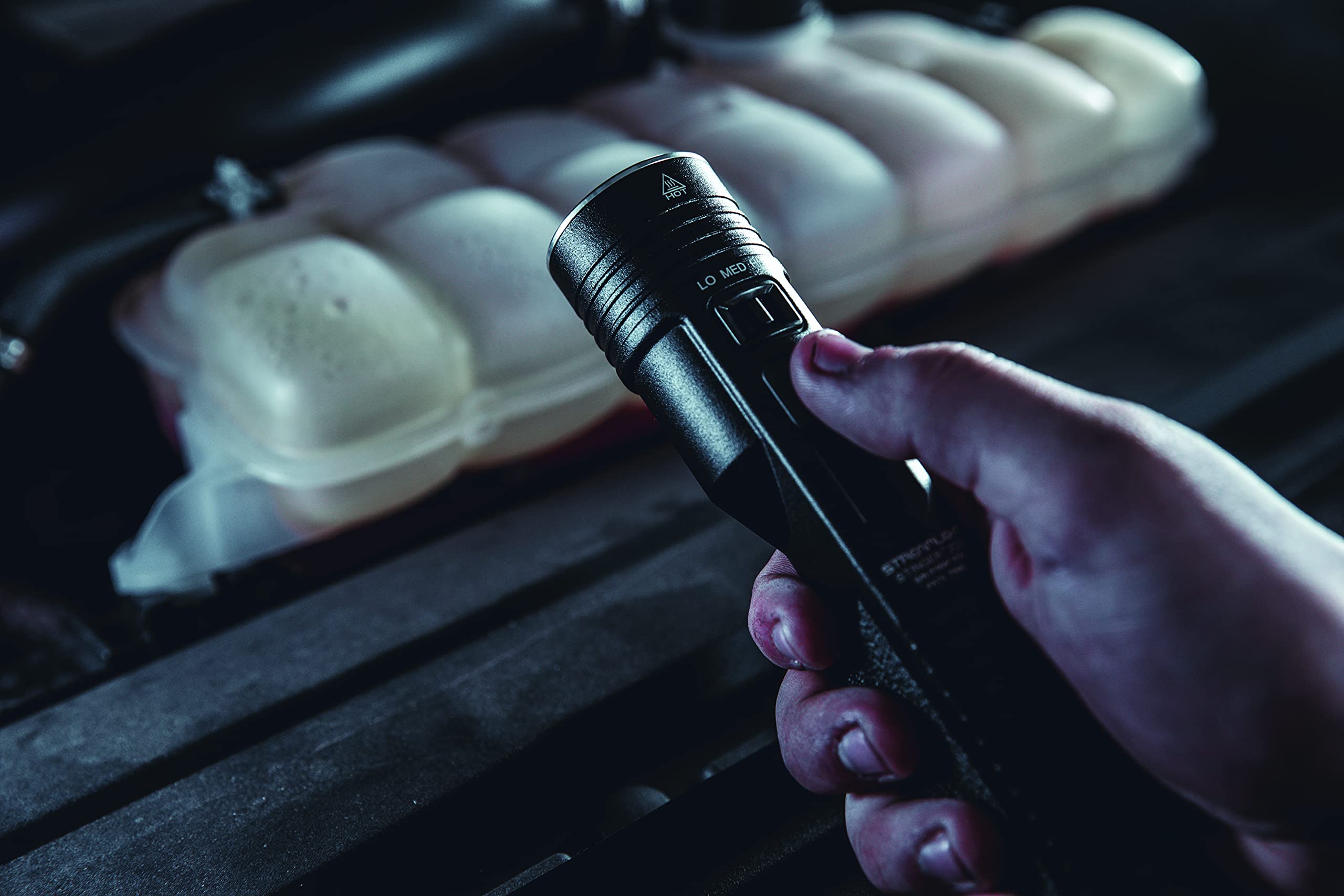 Streamlight 78101 Stinger 2020 2000-Lumen Rechargeable Professional Flashlight with 120V AC/12V DC Charger & Holder - High-Intensity LED Work Light for Police, Security, Emergency, and Outdoor Activities - Black