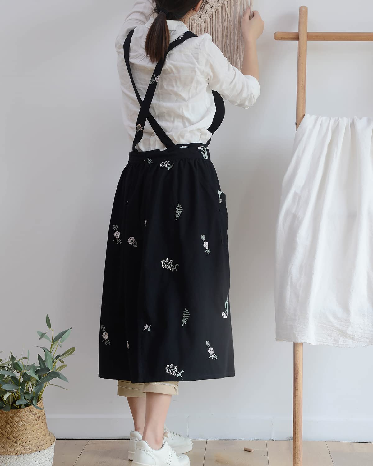 Waterproof Cotton Kitchen Apron for Women - Cooking, Gardening & Painting with Pockets | Durable Chef Apron Dress for Baking, BBQ & Home Cleaning
