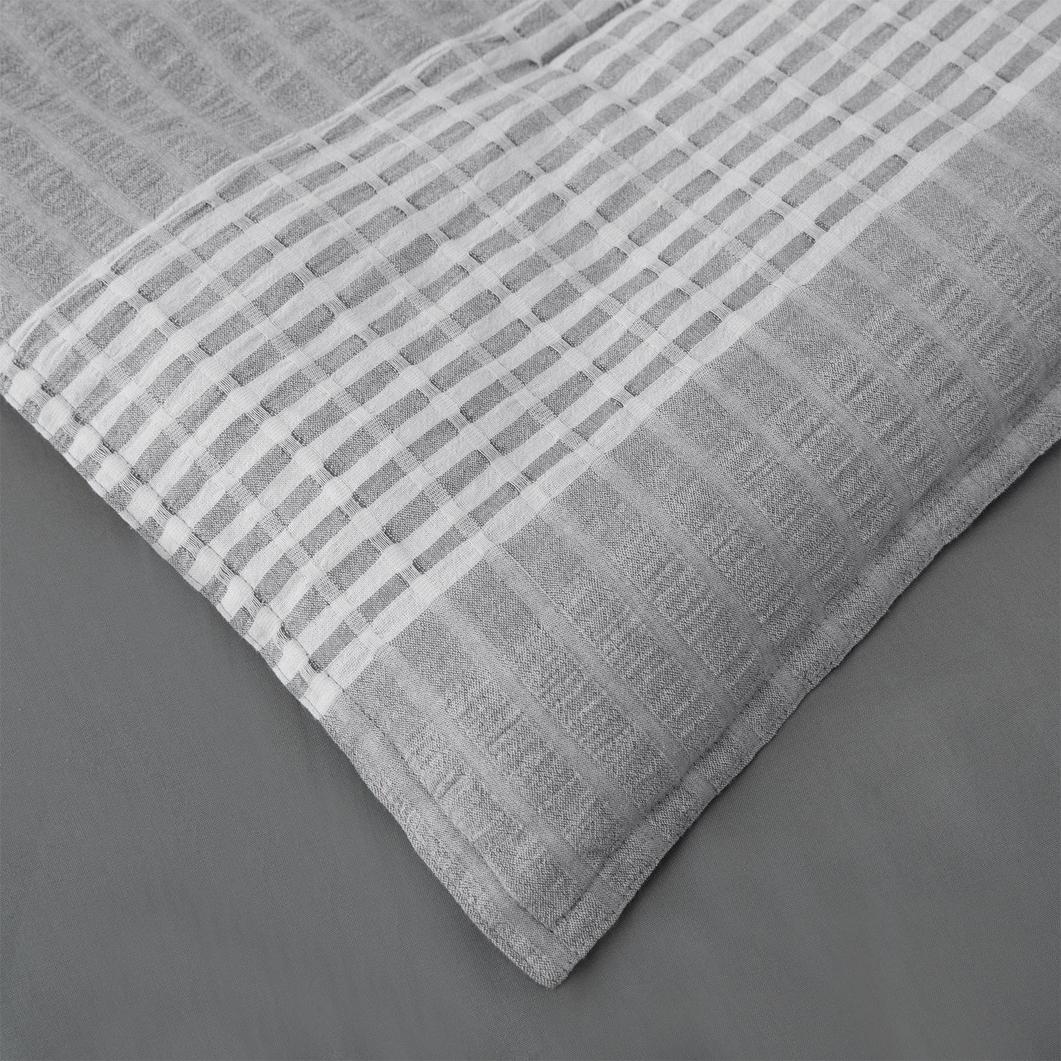 Lane Stripe Bedding Set - Queen Size 4-Piece Comforter Set with Pillow Shams - Soft & Breathable Cotton Bed Sheets - Perfect for Modern Bedroom, Guest Room & Dorm Decor