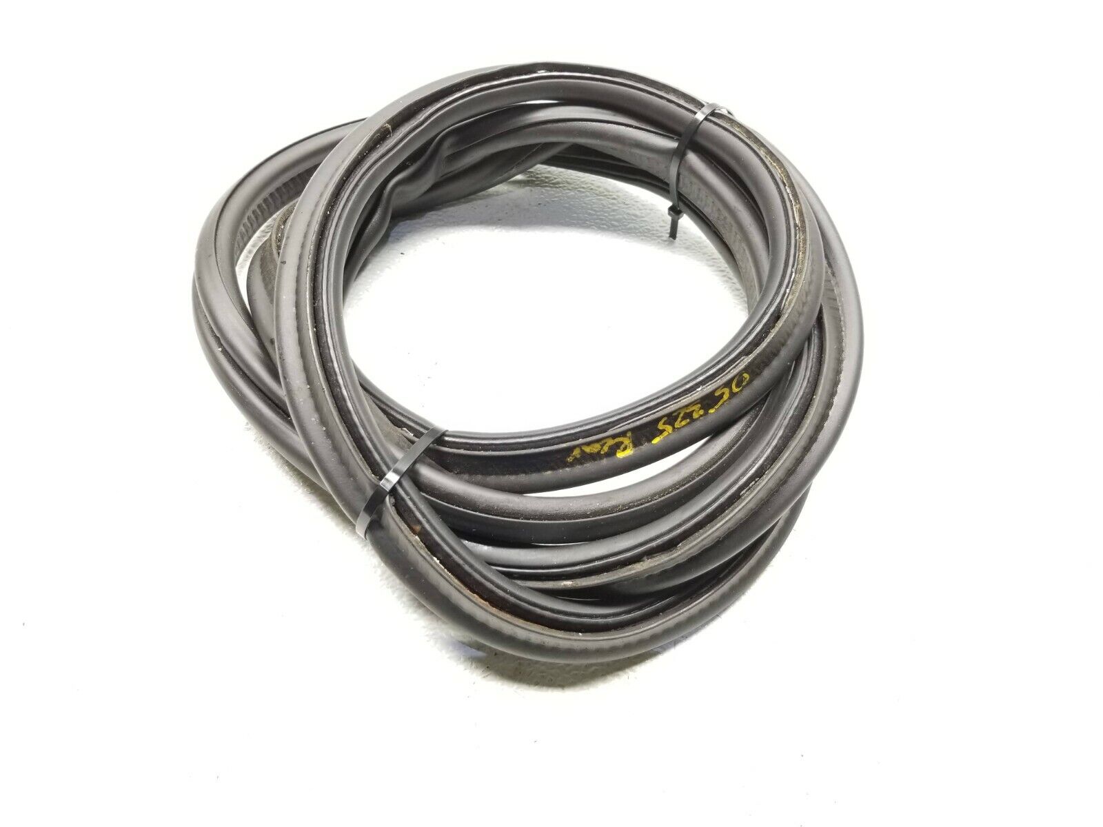 BMW E46 Sedan Rear Trunk Weatherstrip Seal Replacement - OEM Fit for 2001-2005 Models | Perfect for Weather Protection & Noise Reduction