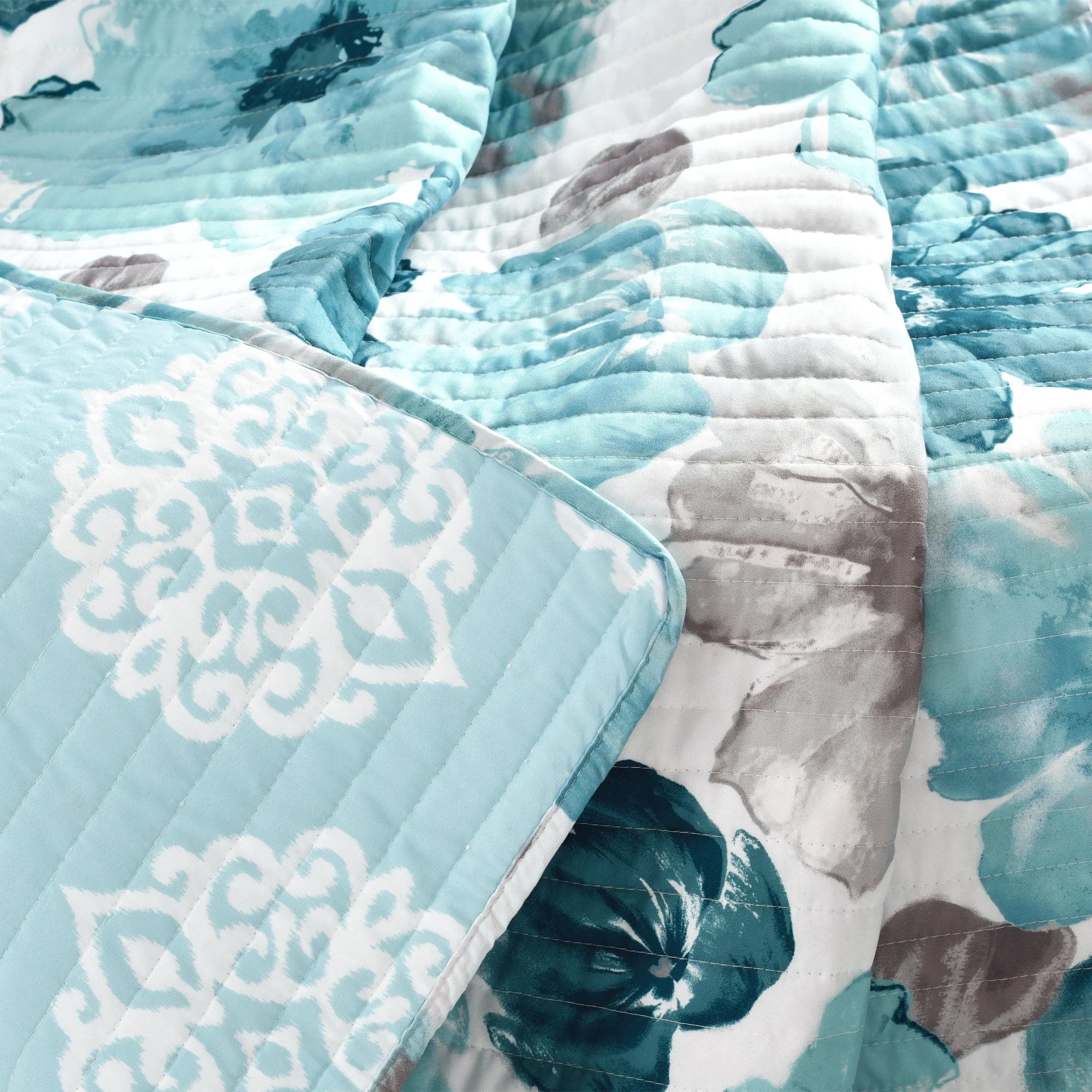 Leah Throw Blanket - Soft & Cozy Knit Throw for Couch, Bed, or Sofa - Perfect for Home Decor, Gifts, and Winter Warmth