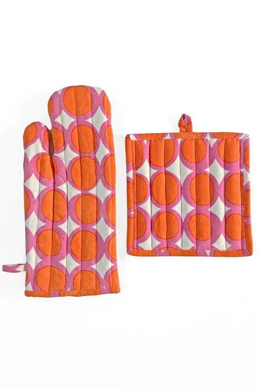 Premium See Design Apron, Pot Holder & Oven Mitt Set - Kitchen Cooking & Baking Essentials for Home Chefs & BBQ Enthusiasts