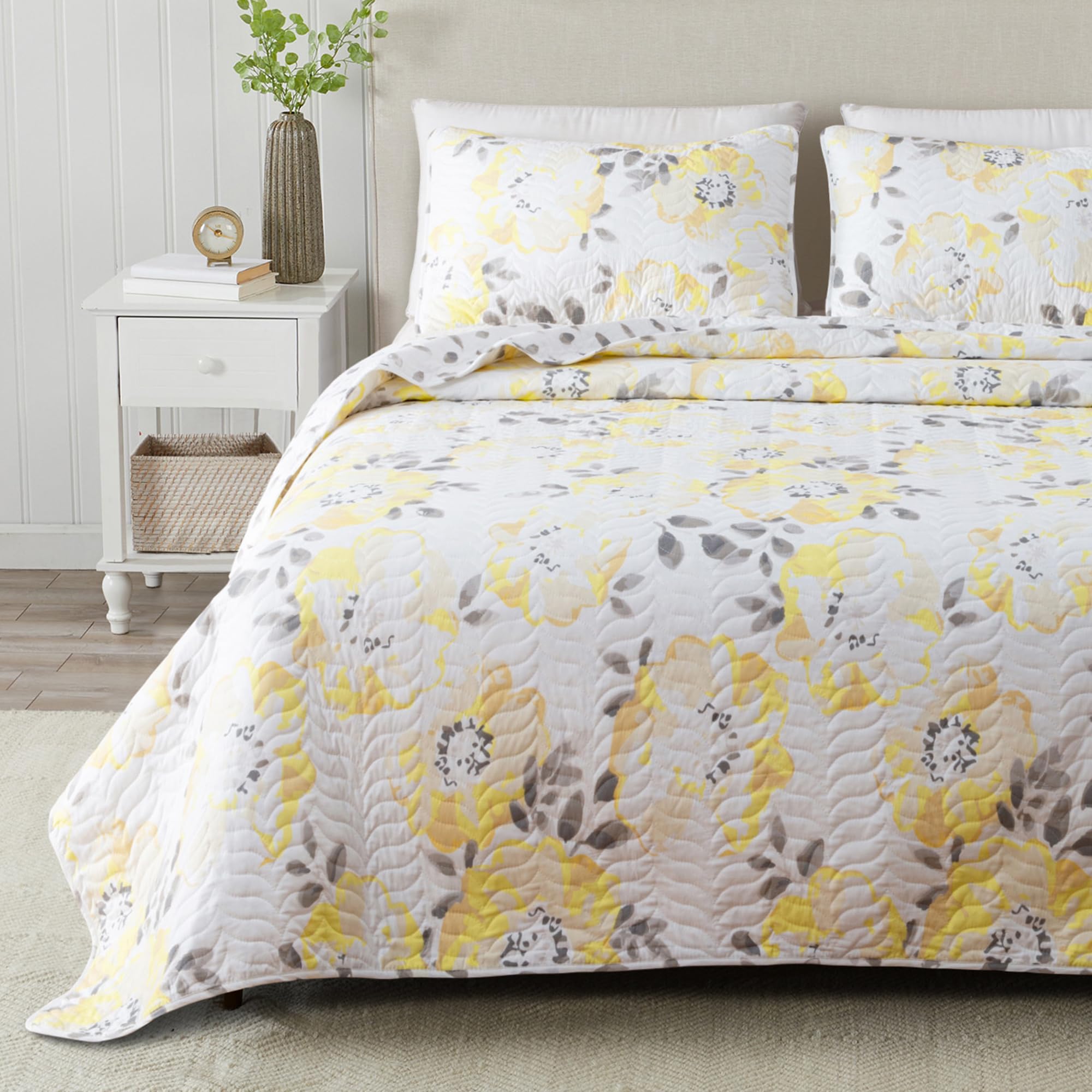 Floral King Quilt Set - Reversible Farmhouse Bedding for All Seasons | Lightweight Yellow Bedspread