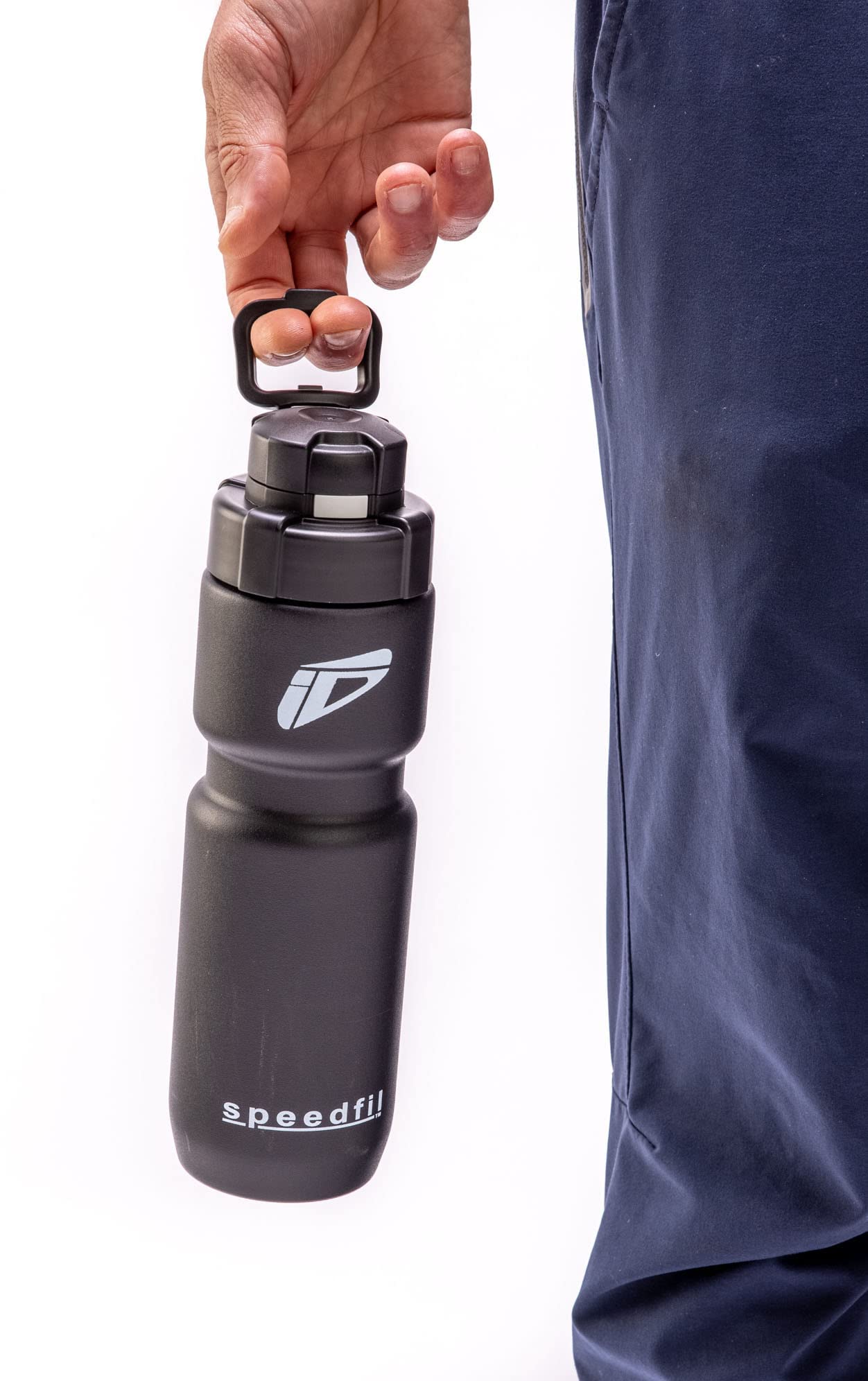 Speedfil Speedflask 21 oz. Vacuum Insulated Stainless Steel Cycling Water Bottle with Bounce Back Lid 2.0 - Leakproof, BPA Free, Keeps Drinks Cold 24 Hours - Perfect for Road Biking, Mountain Biking & Outdoor Sports (Black)