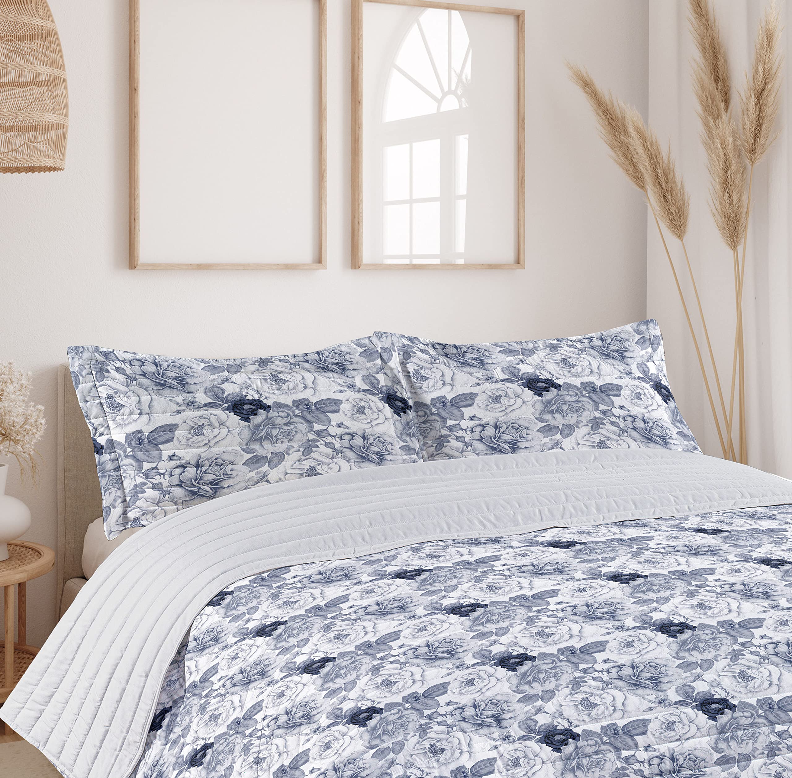 Ambesonne Shabby Floral Microfiber Bedspread Set - Queen Size Blue Grey White | Garden Rose Buds with Leaves Romantic Design | Soft Bedding Set with Pillow Shams & Comforter | Perfect for Spring Decor, Master Bedroom & Guest Room