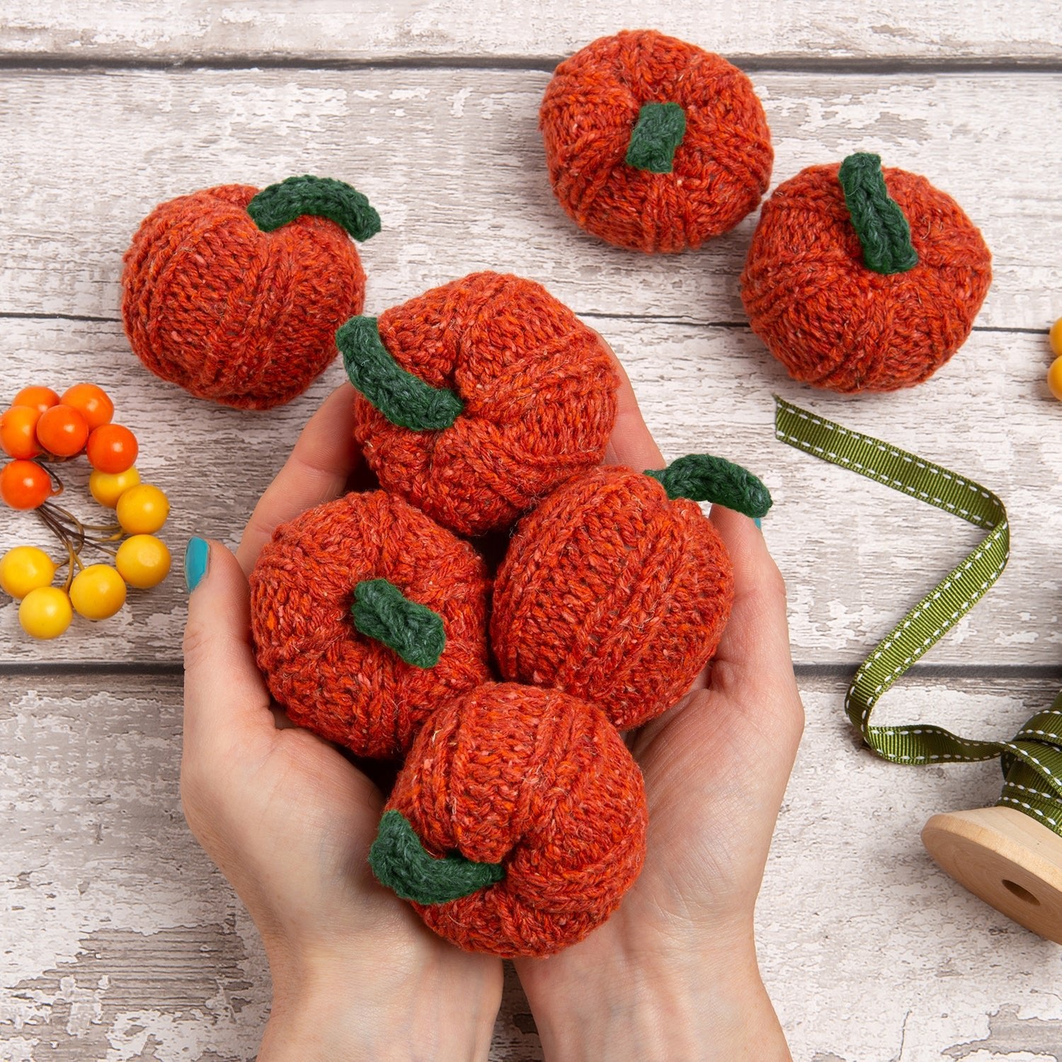 DIY Mini Knitted Pumpkin Kit - Halloween Crochet Craft Set for Fall Decor, Thanksgiving & Home Decoration - Perfect for Seasonal Crafts & Gift Making