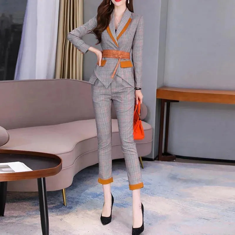 Stylish Women's Plaid Capri Pantsuit Set - Trendy Casual Outfit for Work, Travel & Everyday Wear