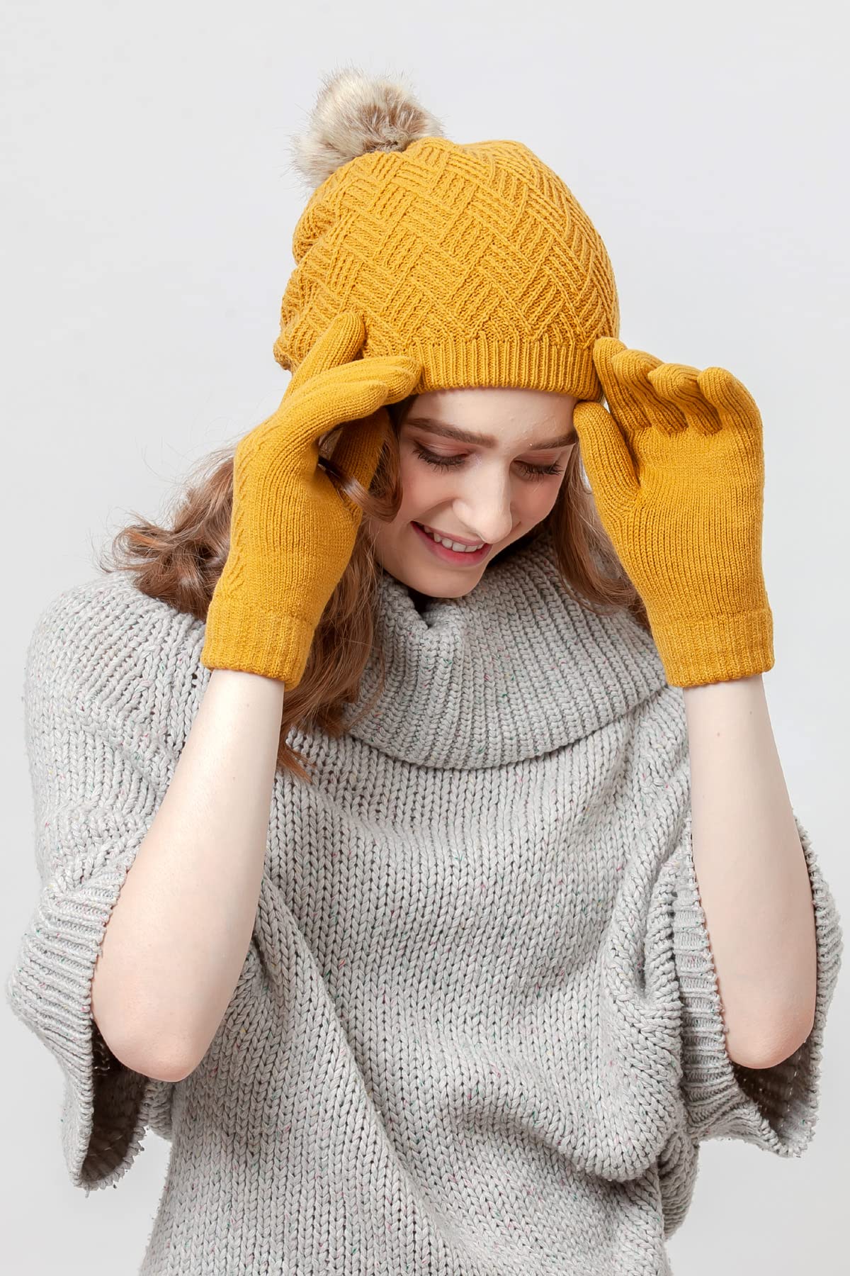 BYOS Women's Winter Accessories Set - Knit Beanie Hat, Gloves & Scarf - Warm Cozy Gift for Her - Perfect for Snow Days, Skiing & Holiday Outfits