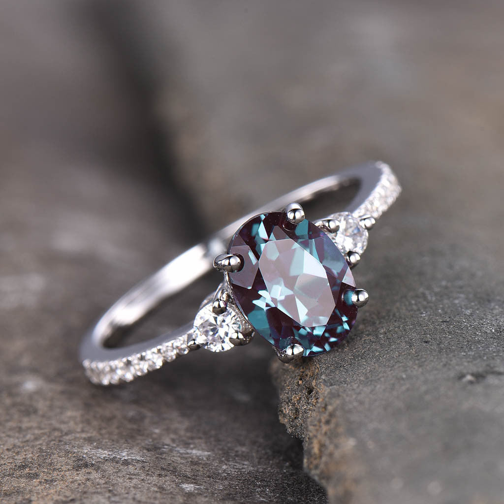 Three Stone Color Changing Lab-Created Oval Alexandrite Engagement Ring for Women – Perfect for Proposals, Weddings & Anniversary Gifts