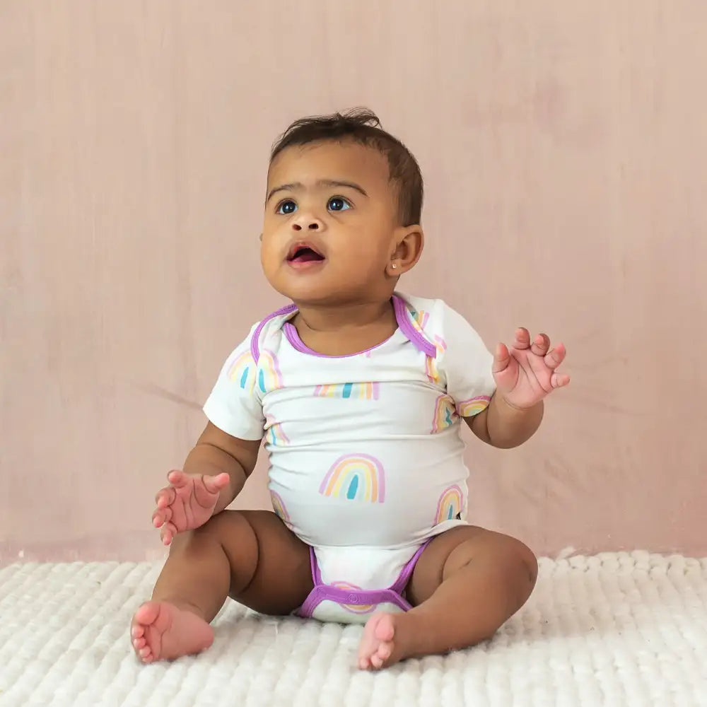 Kyte Baby Short Sleeve Bodysuit - Soft Organic Cotton Poi Rainbow Print Onesie for Infants & Toddlers | Perfect for Playtime, Daycare & Family Outings