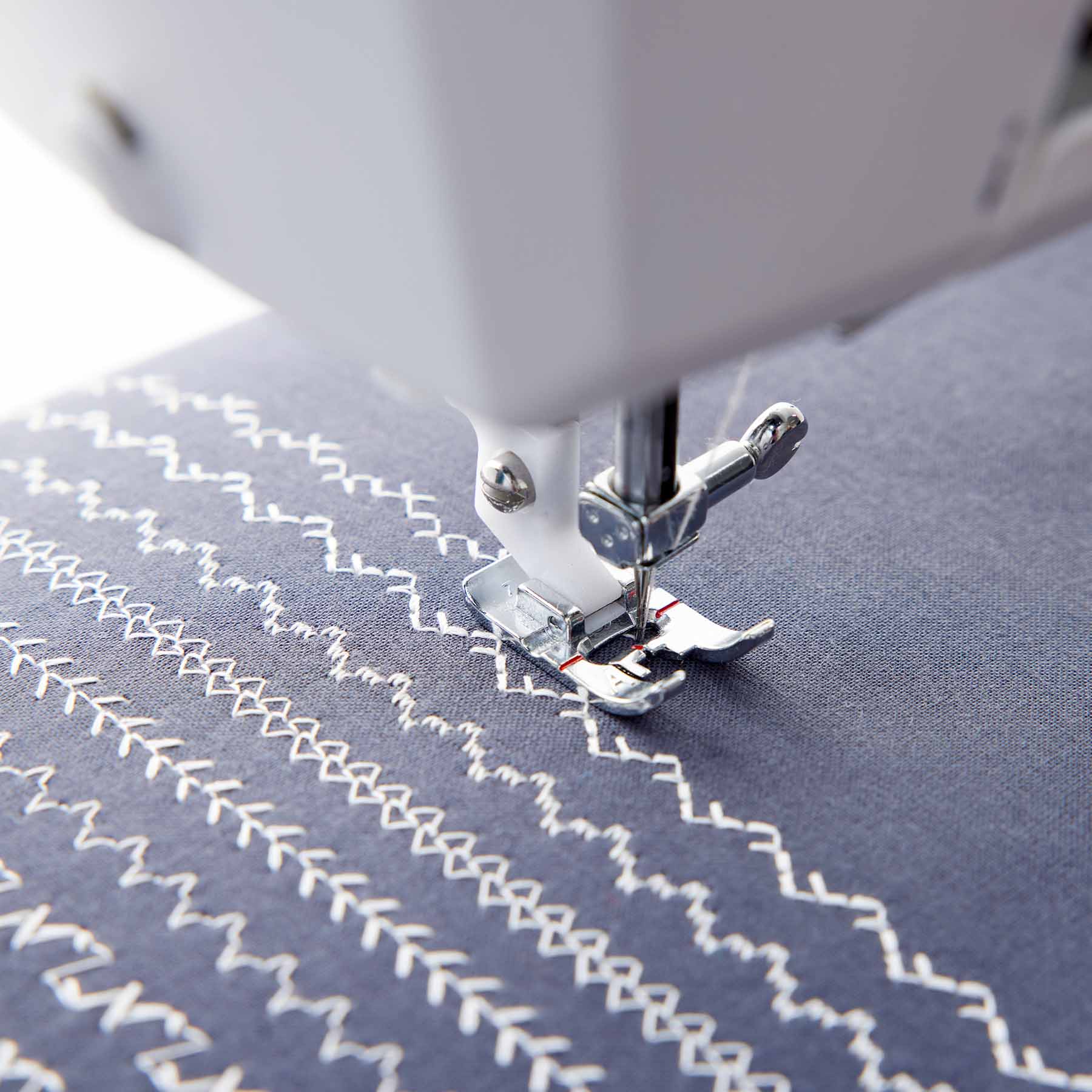 HUSQVARNA® VIKING® ONYX™ 25 Sewing Machine - Heavy Duty, Computerized, 25 Stitch Patterns for Quilting, Dressmaking & Home Decor Projects
