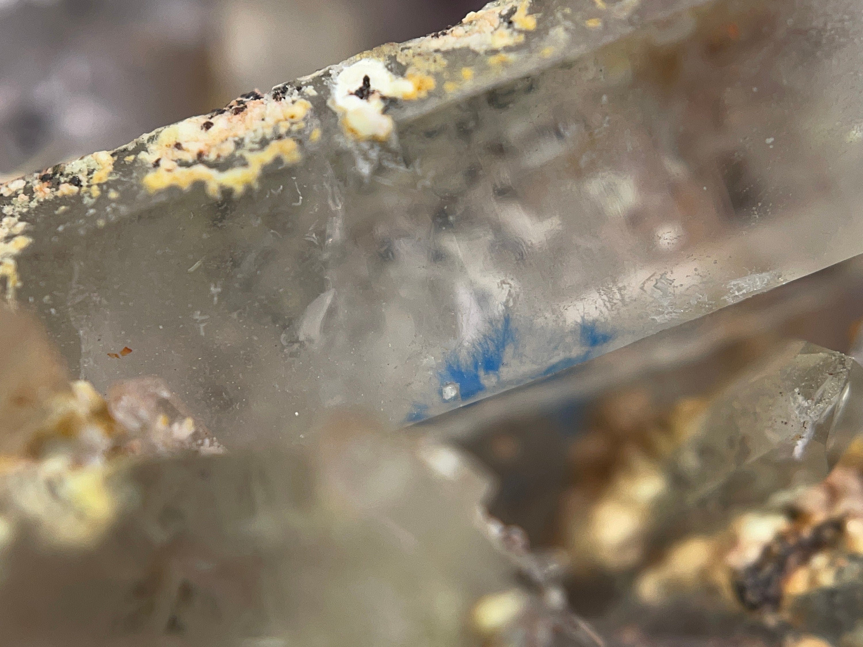 PAPAGOITE in QUARTZ Raw Crystal Cluster with Hematite - Rare Metaphysical Healing Stones for Meditation, Reiki & Energy Work - Natural Mineral Specimen for Collectors & Spiritual Healing
