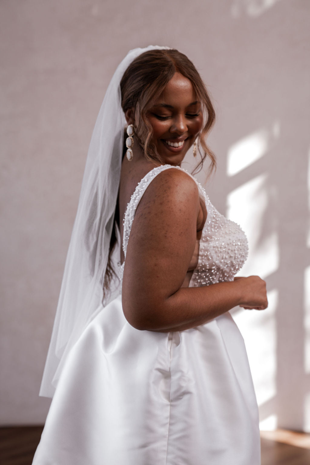 Elegant Molly Veil for Women - Bridal Wedding Accessories | Perfect for Weddings, Prom, and Special Occasions