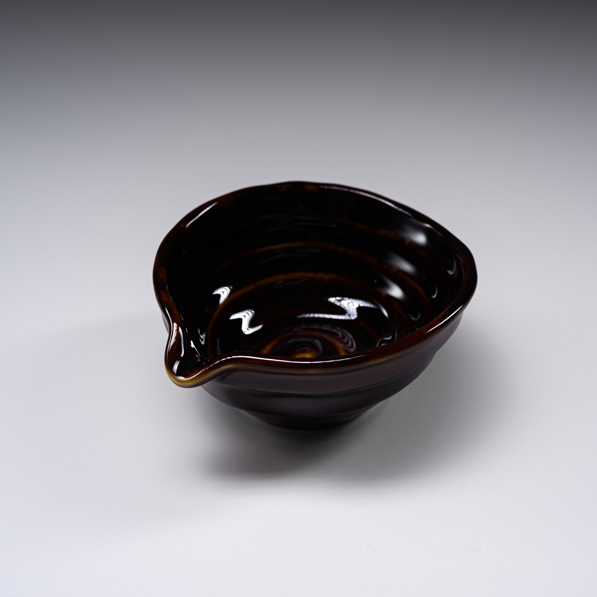 Premium Mino Ware Spout Sauce Bowl - 2 Elegant Color Options | Authentic Japanese Ceramic Pouring Bowl for Soy Sauce, Dressing & Dipping Sauces | Perfect for Sushi, Ramen & Asian Dining