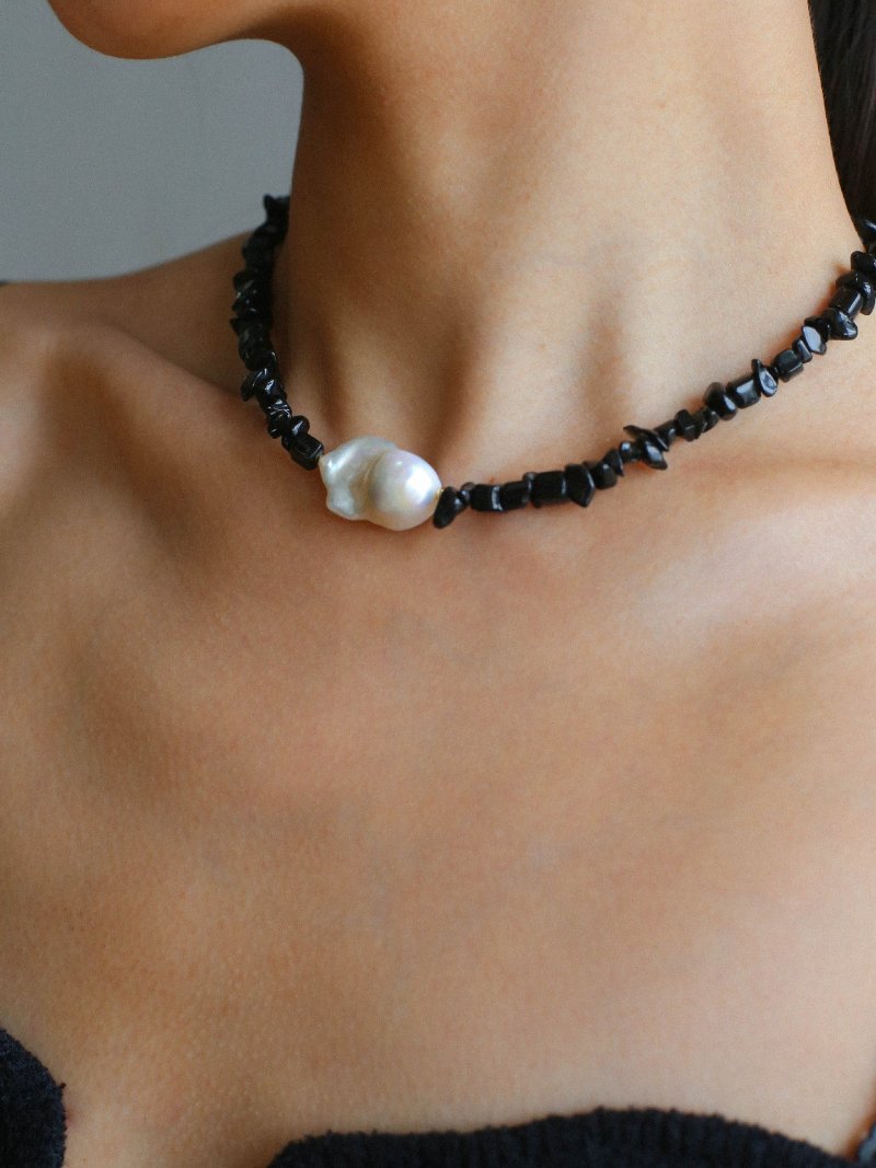 Elegant Black Agate Crushed Stone Baroque Pearl Necklace for Women - Perfect for Weddings, Parties & Special Occasions