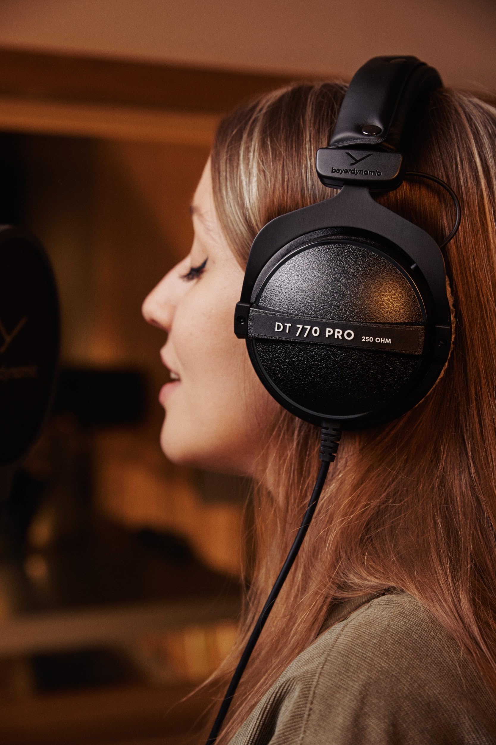 Beyerdynamic DT 770 PRO 250 Ohm Studio Headphones - Closed Back Over-Ear Wired Headphones for Professional Audio Mixing & Recording | Perfect for Music Producers, DJs & Home Studio Use