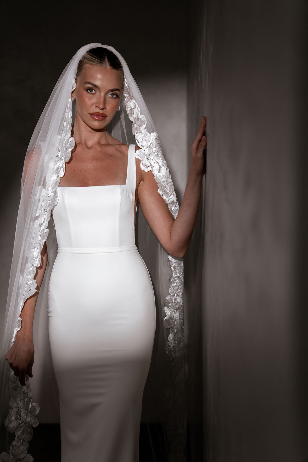 Elsie Veil - Elegant Wedding Veil with Lace Trim for Brides, Perfect for Church Ceremonies & Outdoor Weddings
