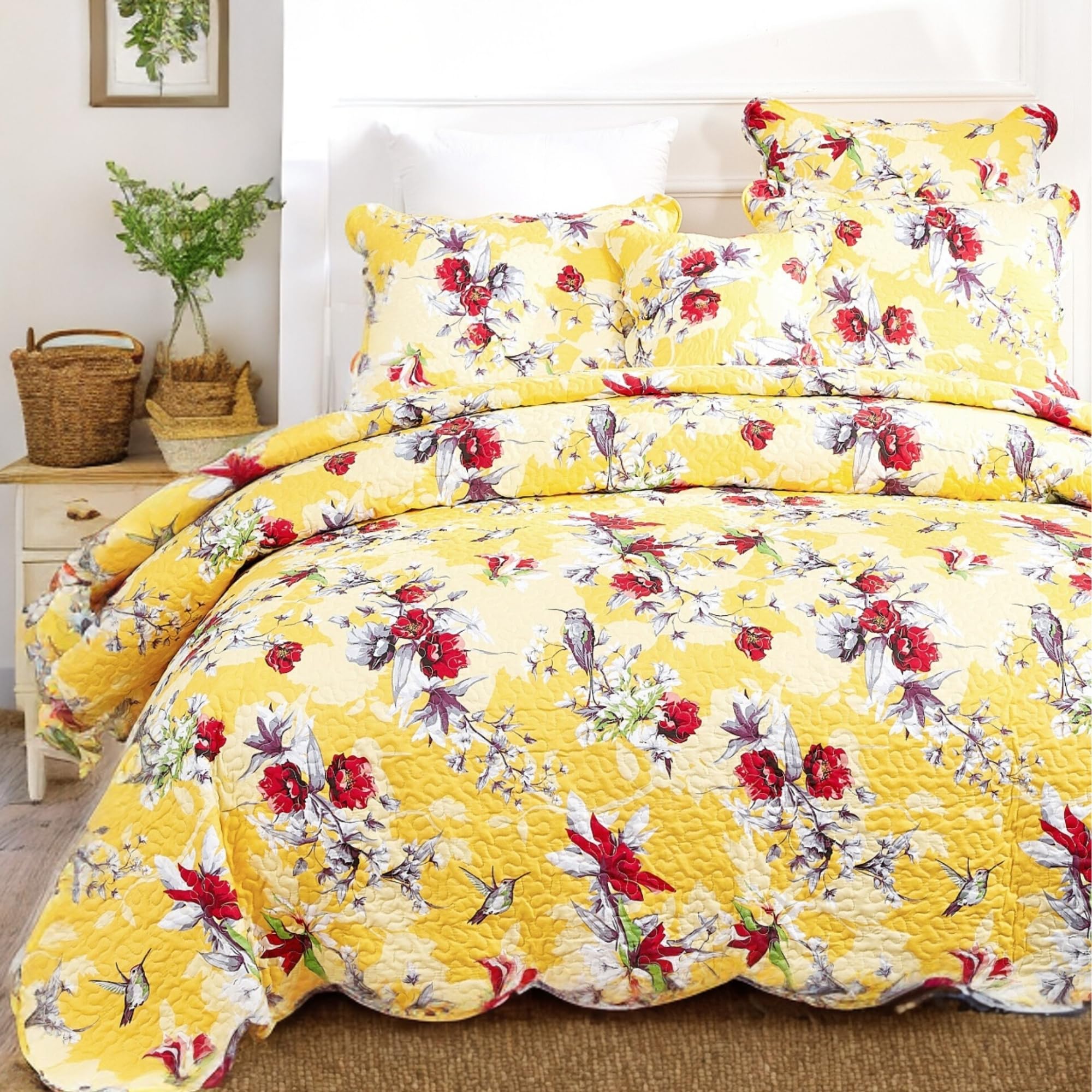 DaDa Bedding Queen Size 3-Piece Floral Bedspread Set - Vibrant Sunshine Yellow with Hummingbirds & Red Flowers, Scalloped Edge Quilted Coverlet - Farmhouse & Garden Style for Bedroom Decor - Perfect for Spring & Summer Home Styling