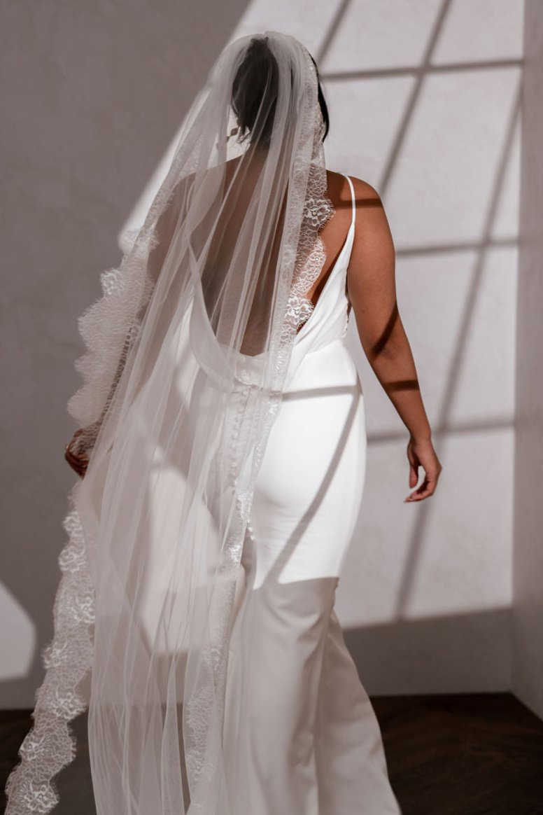 Alice Veil - Elegant Bridal Wedding Veil with Lace Trim for Bride, Perfect for Church Ceremony & Outdoor Wedding Photos