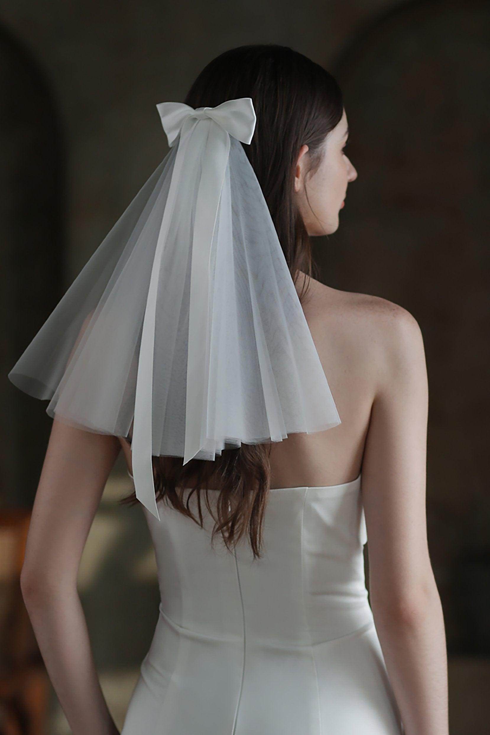 Elegant One-Tier Cut Edge Tulle Shoulder Veil with Bow - CV0301 | Perfect for Bridal Weddings, Prom Dances & Formal Events