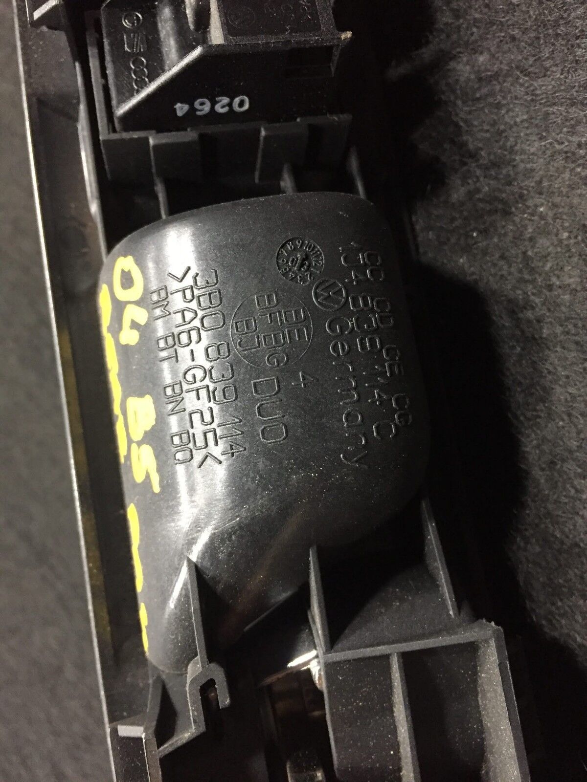 2002-2005 VW Passat Rear Passenger Door Handle with Window Switch OEM D23 - Perfect for Car Repair & Replacement Parts