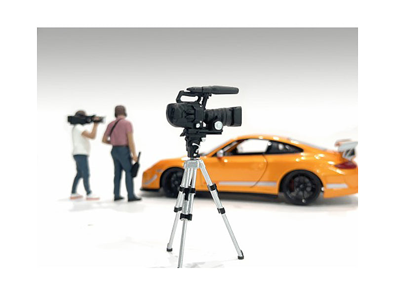 American Diorama 1/18 Scale On Air Figure 5 with Standing Camera - Realistic Model for Diorama, Photography & Collectors - Perfect for Car Displays, Photography Props & Miniature Scenes