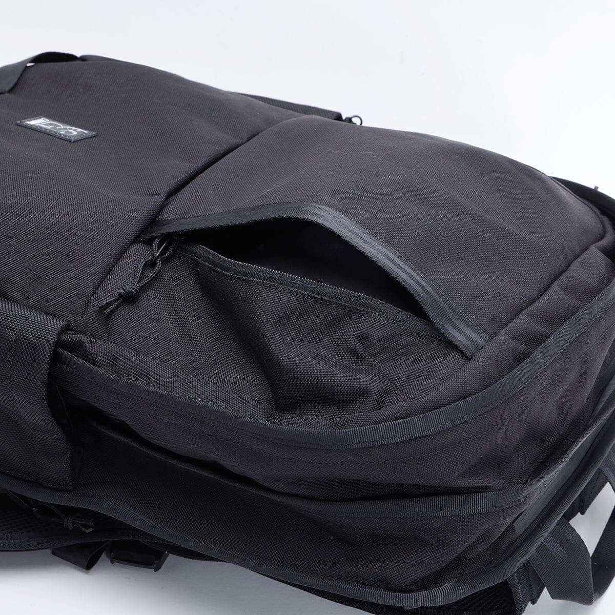 Hawes 26L Backpack - Lightweight Hiking Daypack for Men & Women, Water-Resistant Outdoor Climbing Pack - Perfect for Camping, Travel & Daily Commute