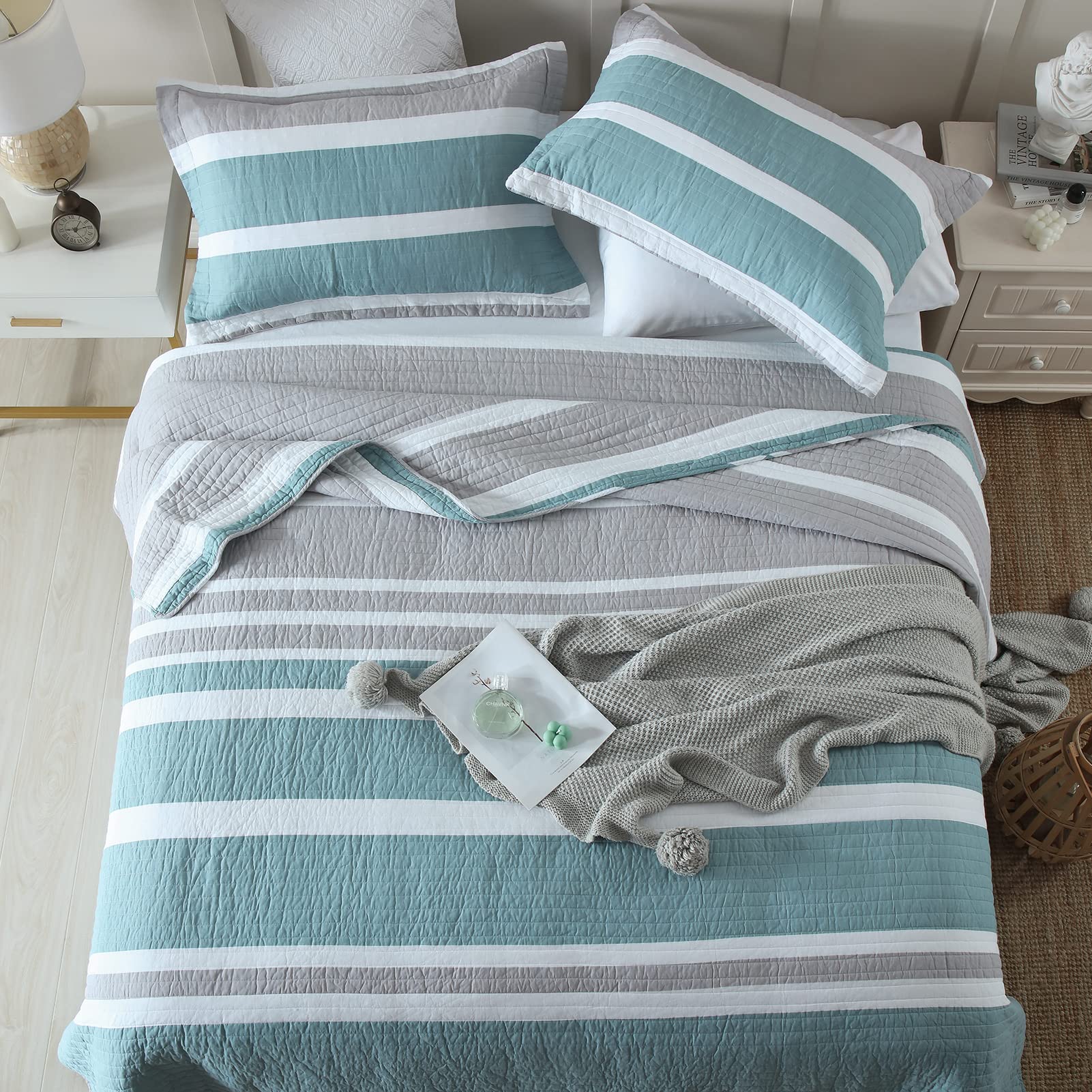 100% Cotton King Size Quilt Set - Lightweight Reversible Striped Bedspread for All Seasons | 3-Piece King Bedding Set in Grayish Green | Perfect for Master Bedroom, Guest Room & Cozy Home Decor