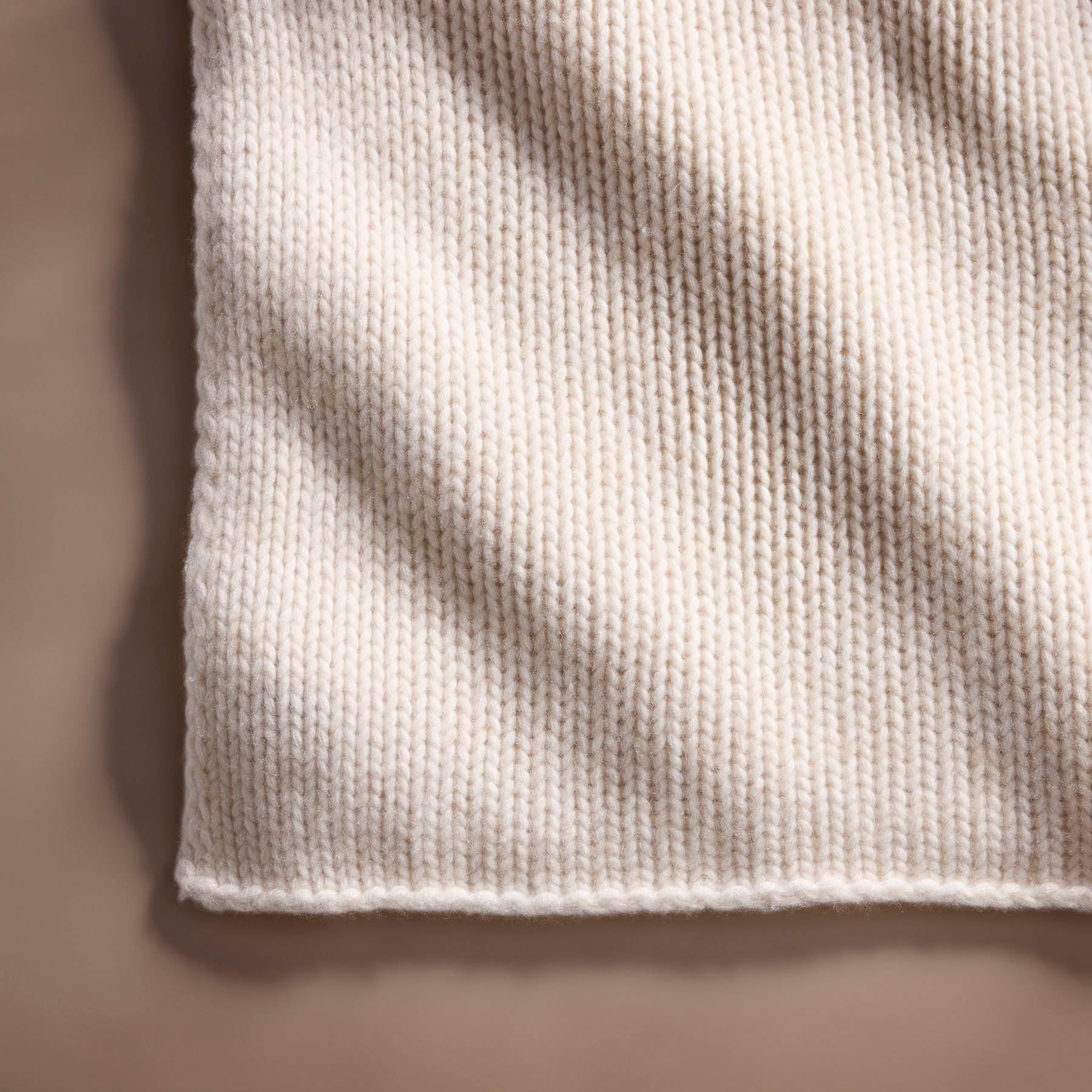 Luxury Cashmere Melange Knit Blanket - Soft Ivory Blend Throw for Cozy Home & Bedroom Decor - Perfect for Sofa, Bed, and Winter Snuggling