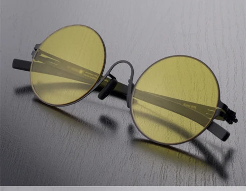 Black VS Yellow lens