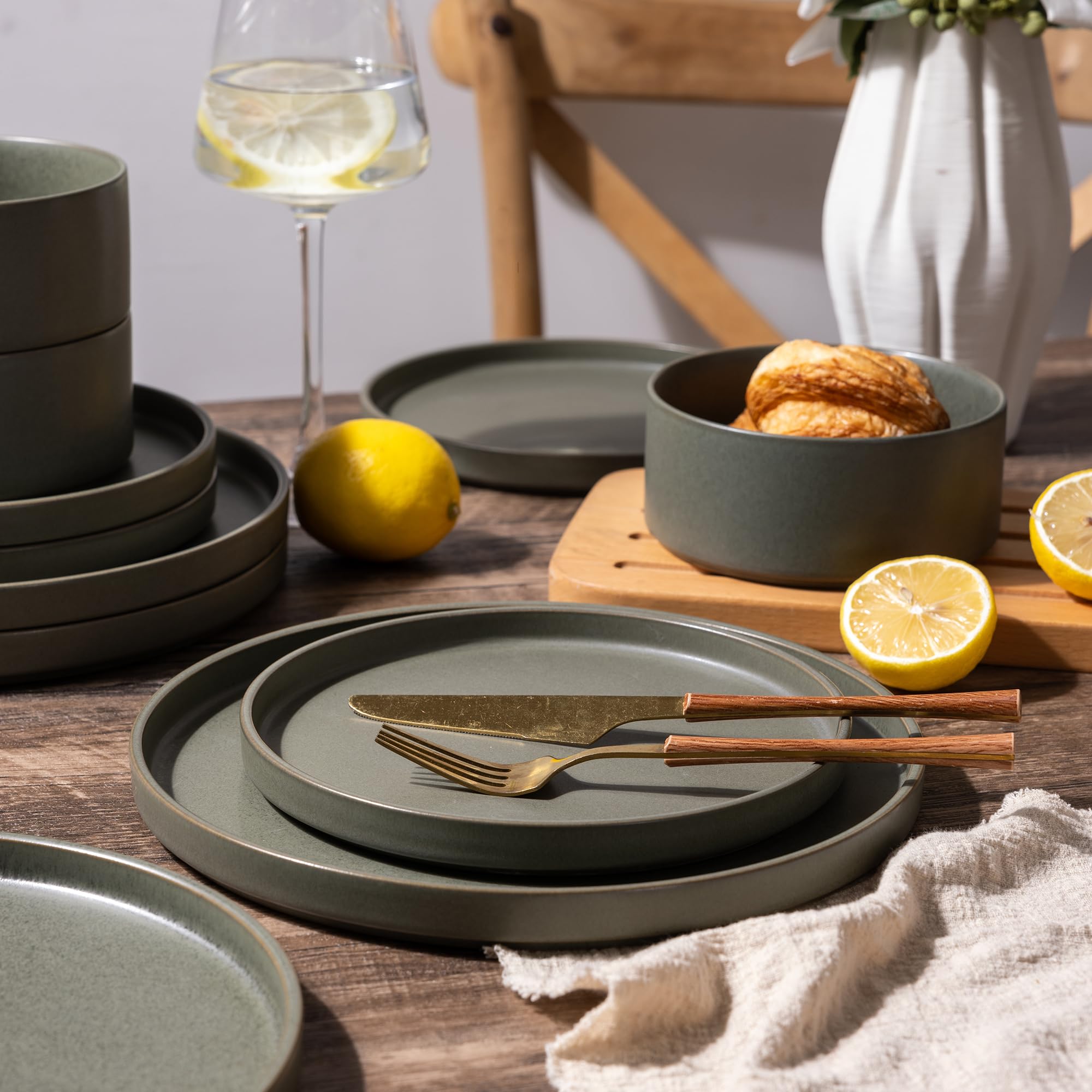 GBHOME 16-Piece Ceramic Dinnerware Set for 4 - Stoneware Plates, Bowls & Mugs - Chip & Scratch Resistant, Dishwasher/Microwave/Oven Safe - Reactive Glaze Green - Perfect for Everyday Dining, Dinner Parties & Restaurant Use
