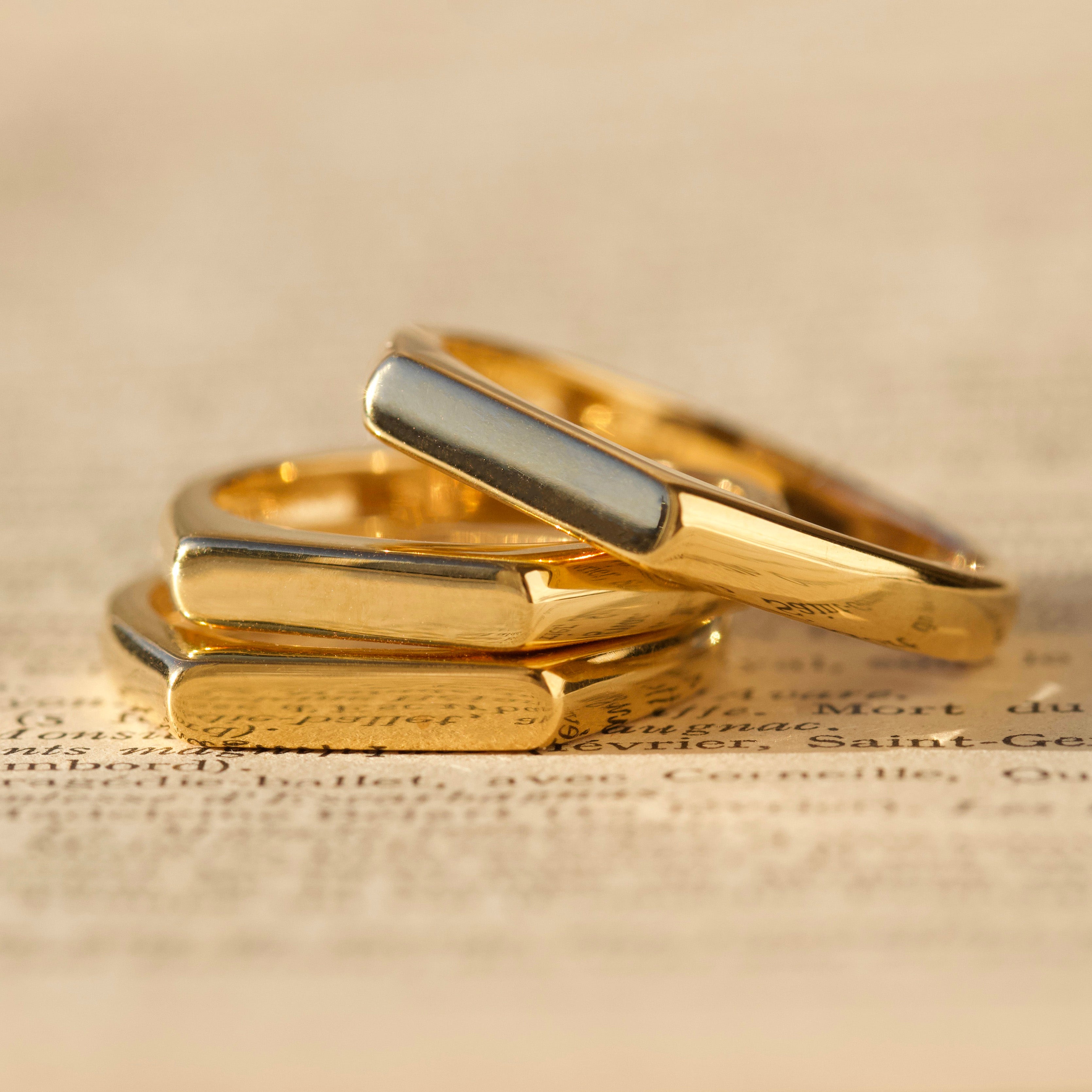 Personalized Vintage Signet Ring for Men & Women - Custom Engraved Initials & Symbols - Perfect for Weddings, Gifts & Everyday Wear