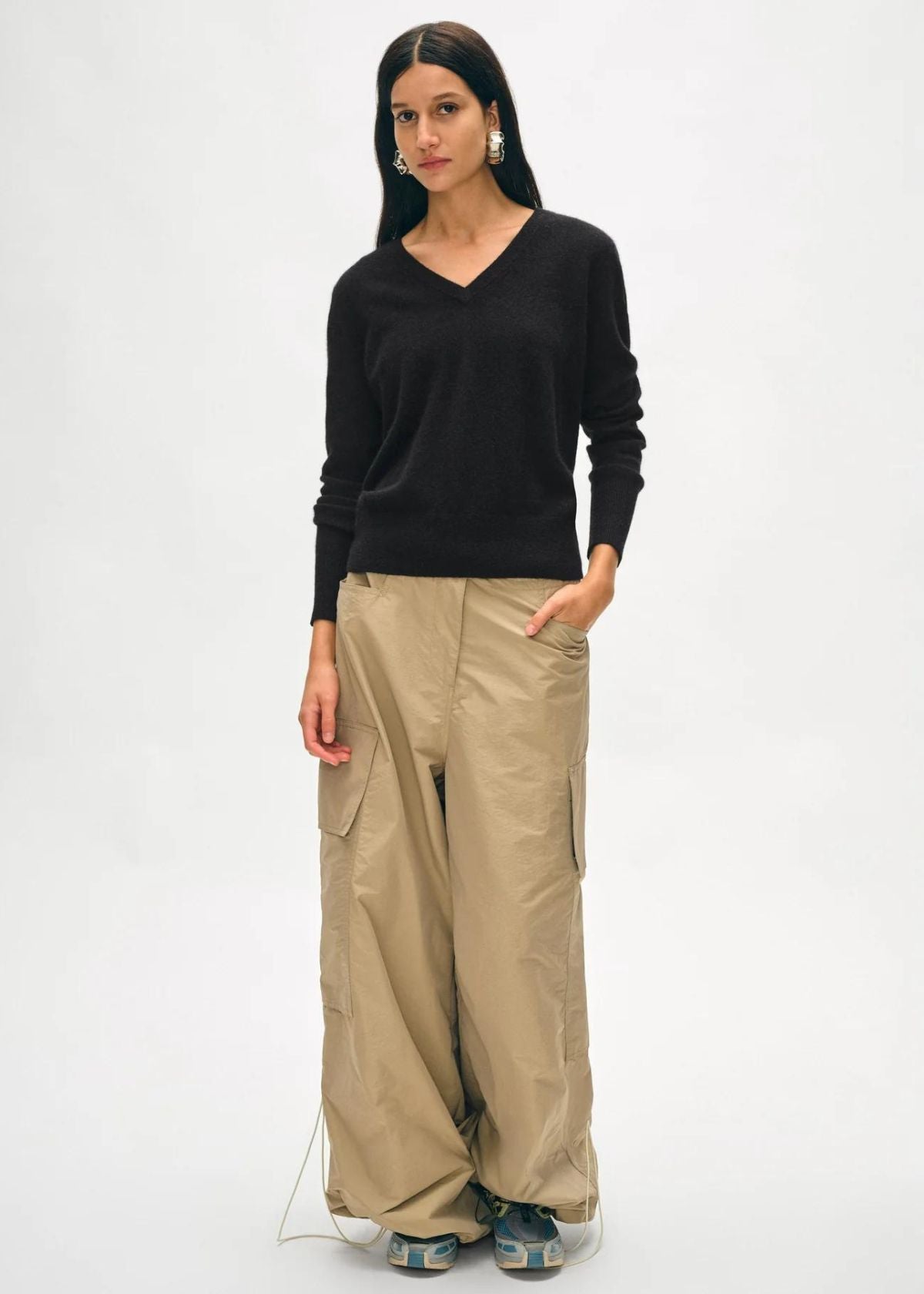 Luxury WHITE + WARREN Cashmere V-Neck Sweater for Women - Soft & Warm Black Pullover - Perfect for Office, Travel & Casual Outfits