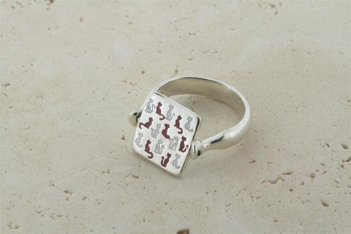Enameled Silver Flip Ring with Cat Design - Elegant Jewelry for Women, Perfect for Gifts, Parties, and Everyday Wear