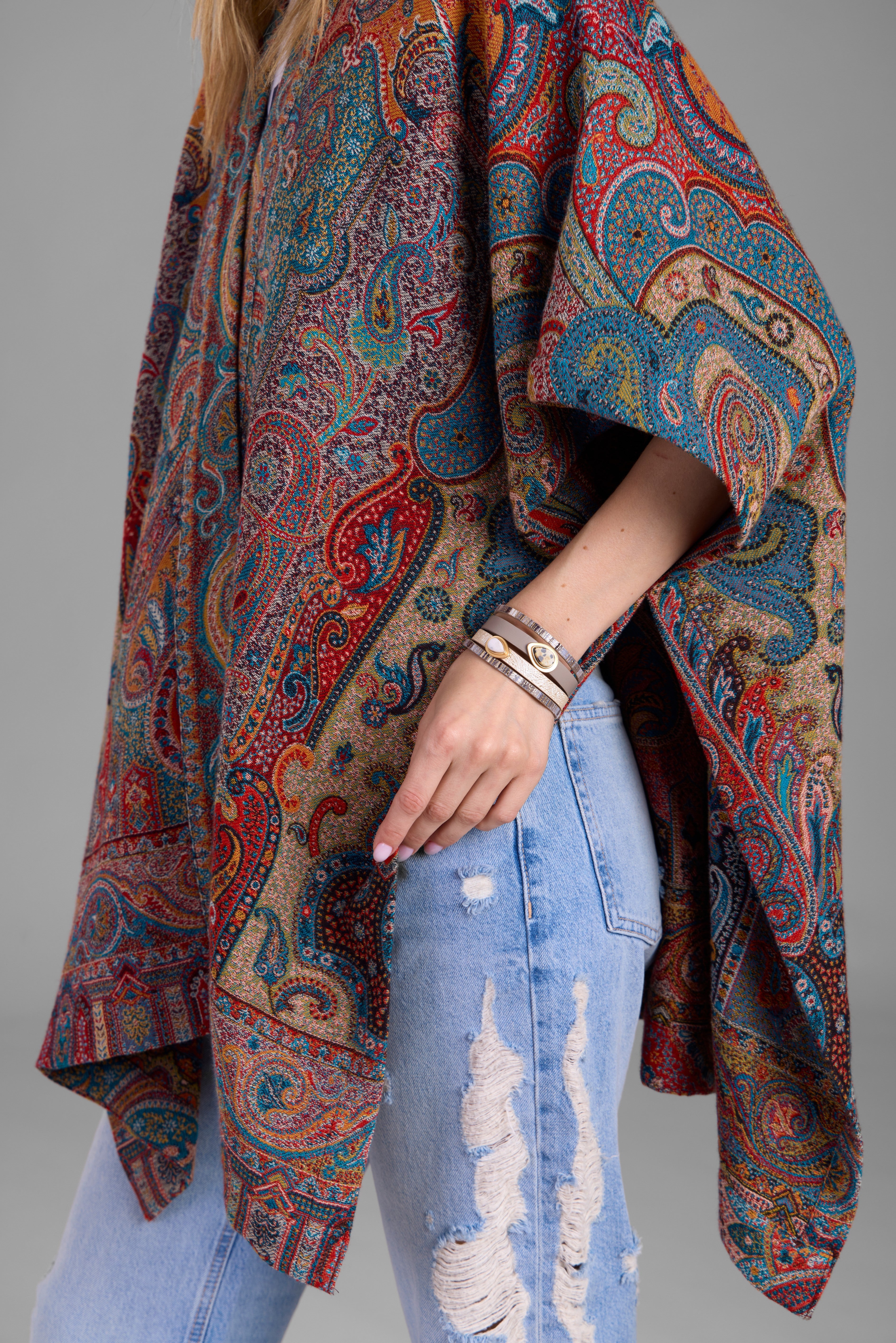 Regal Rococo Poncho - Elegant Women's Shawl Wrap for Fall & Winter - Perfect for Parties, Weddings & Outdoor Events