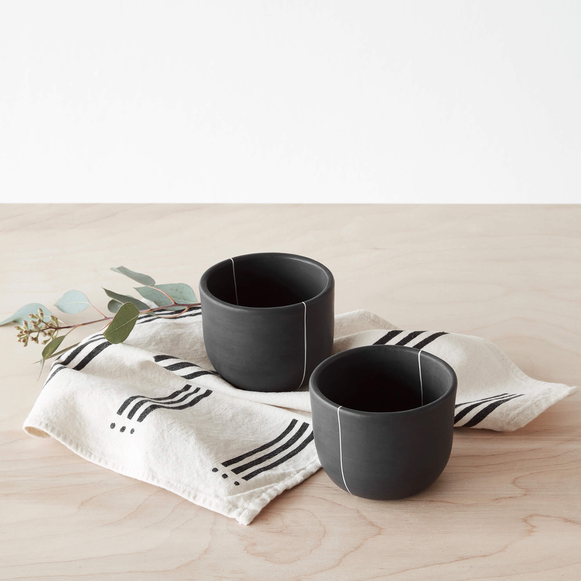 Premium Oro Cacao Cups Set of 4 - Handcrafted Ceramic Hot Chocolate Mugs for Cozy Winter Nights & Holiday Gatherings