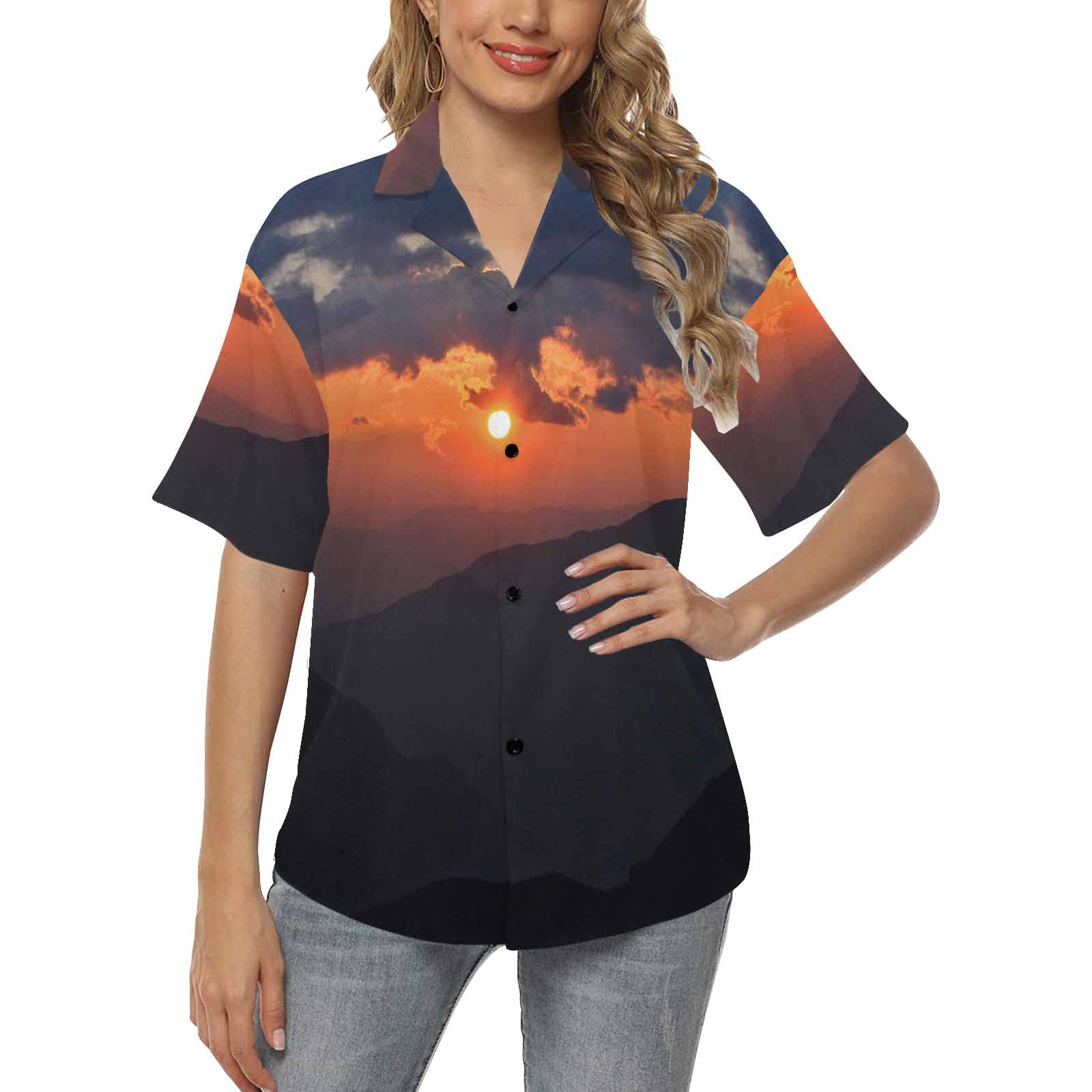 **InterestPrint Women's Casual Short Sleeve Hawaiian Shirt - Tropical Floral Beach Shirt for Summer, Vacation & Outdoor Activities**    **使用场景:** Perfect for beach outings, tropical vacations, pool parties, and casual summer wear.
