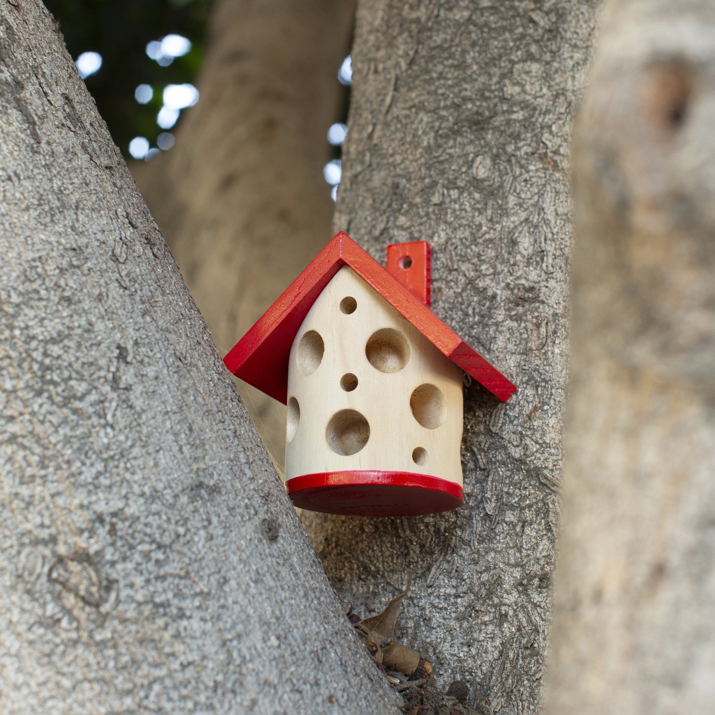 Ladybug House - Cute & Whimsical Garden Decor for Kids, Outdoor Playhouse & Backyard Fun | Perfect for Birthday Gifts & Nature Exploration