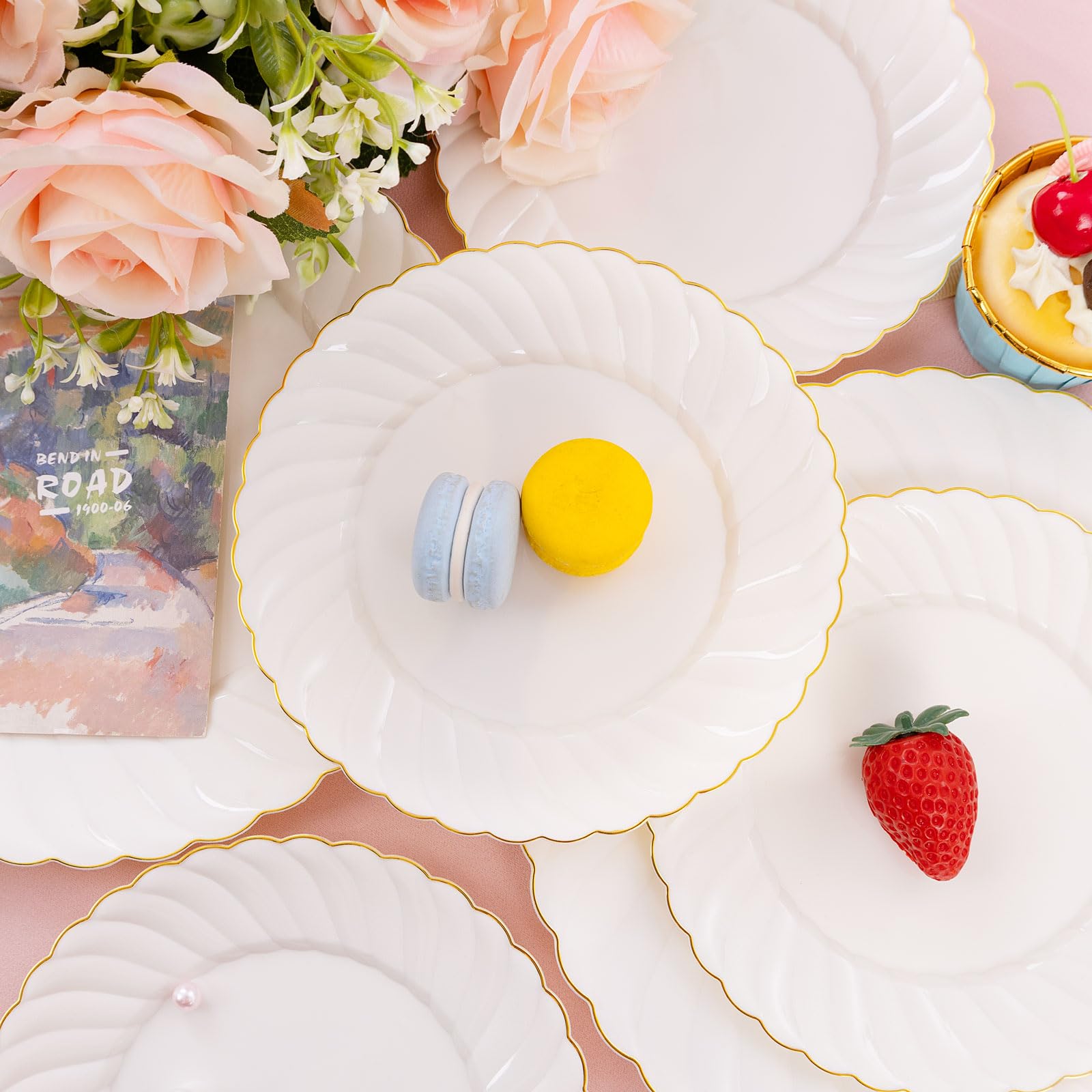 Premium 100-Piece Ivory Scalloped Plastic Plates Set with Gold Rim - Elegant Disposable Dinnerware for Parties, Weddings & Events - Includes 50x 9