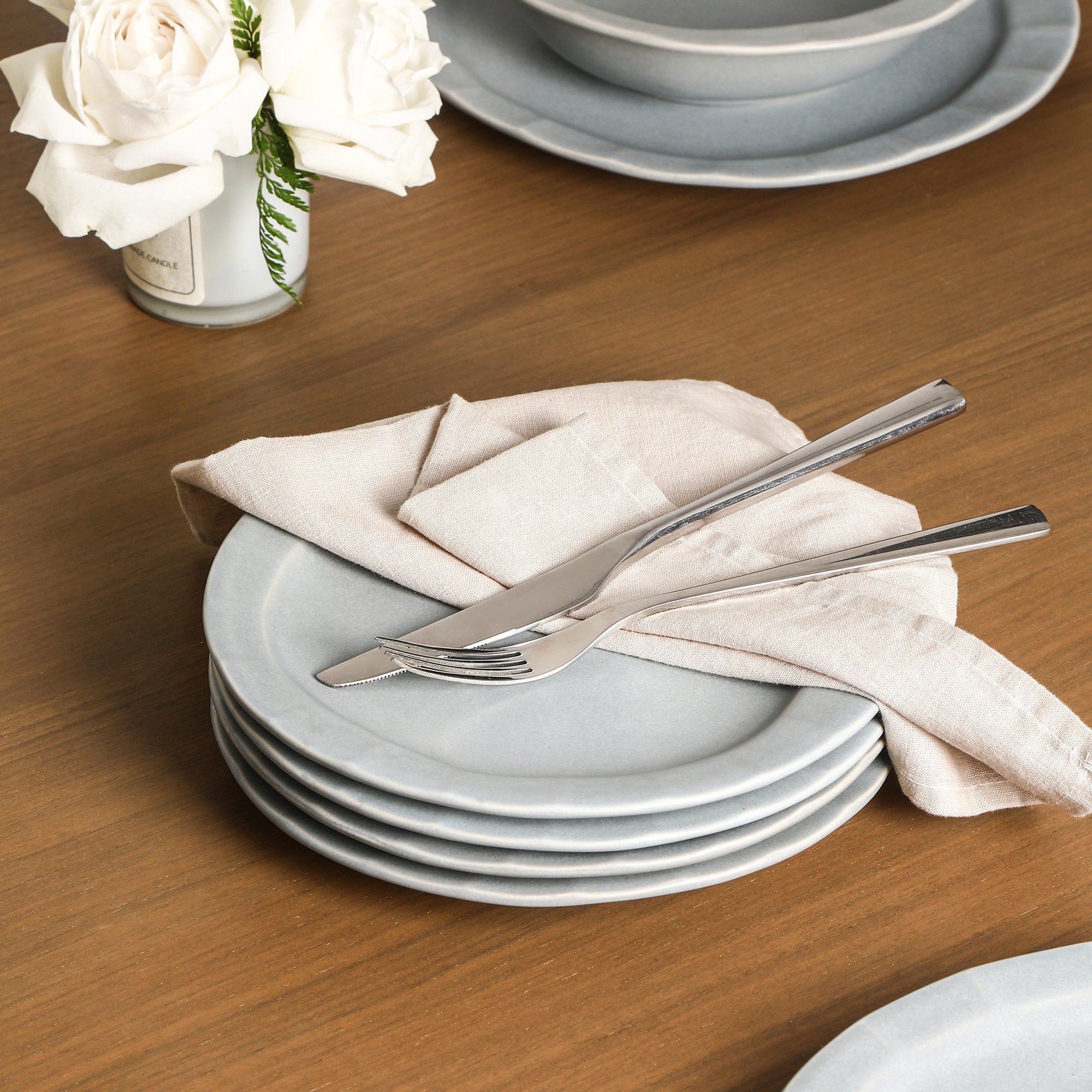 Premium Oasis Stoneware Dinnerware Set - Elegant Gray Blue Ceramic Plates, Bowls & Mugs - Durable & Stylish for Everyday Dining & Entertaining