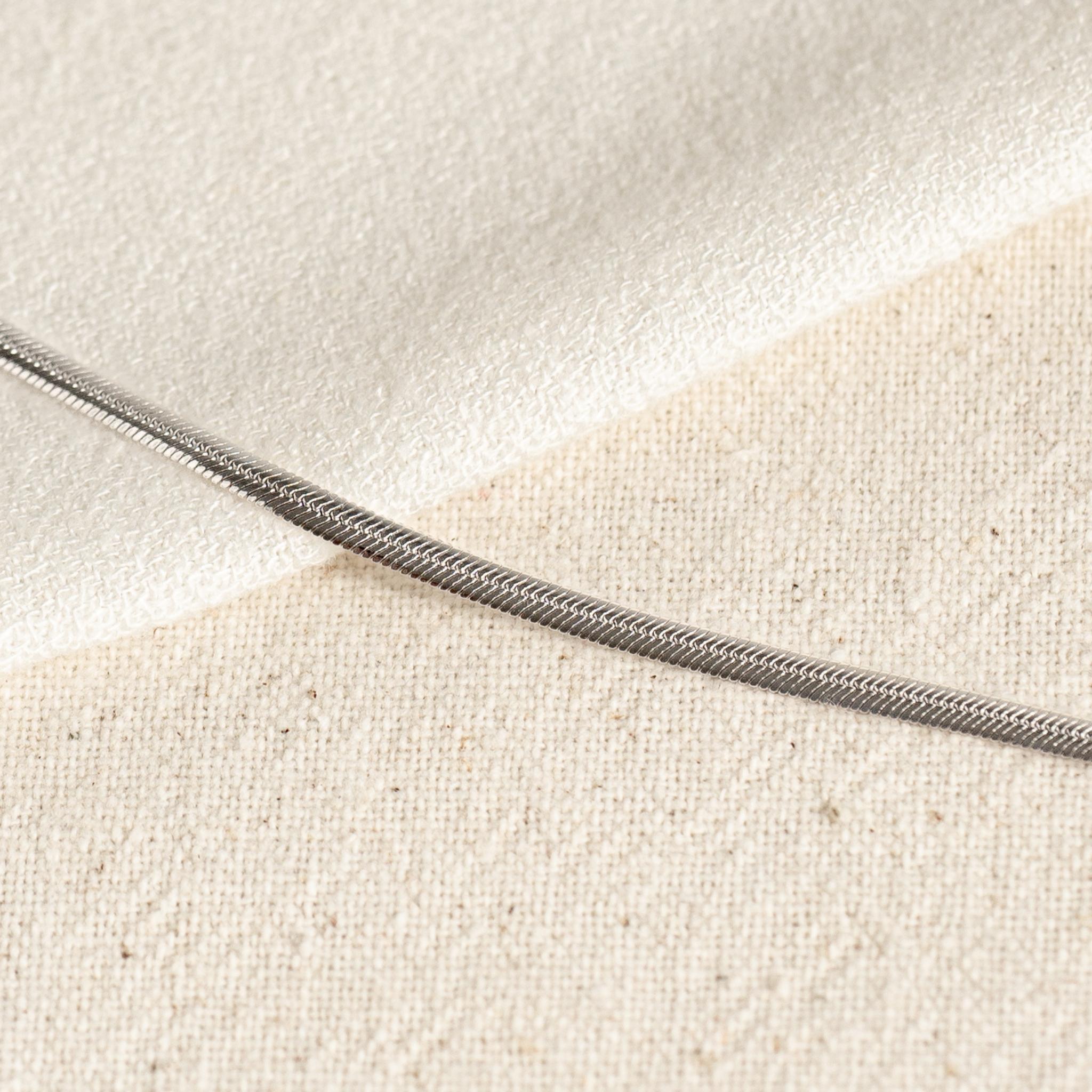 Elegant Silver Snake Chain Necklace for Women - Dainty & Hypoallergenic Jewelry Gift for Her - Perfect for Everyday Wear, Date Nights & Special Occasions