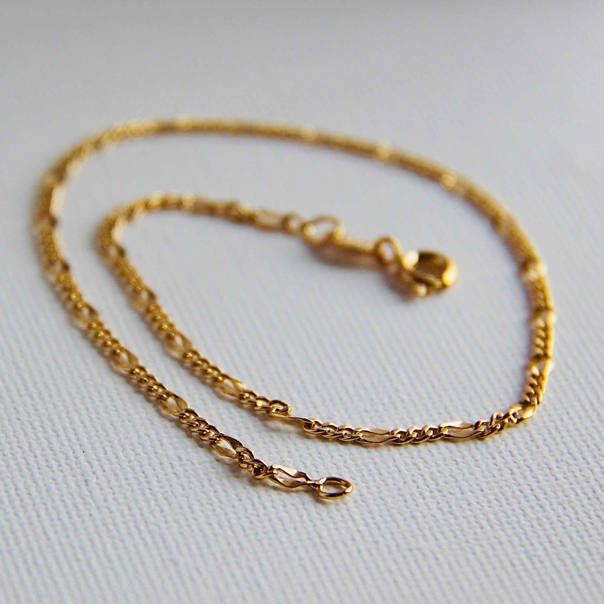 Elegant Figaro Link Anklet - 10K Gold Plated Adjustable Chain Ankle Bracelet for Women | Perfect for Beach, Summer Outfits & Boho Style