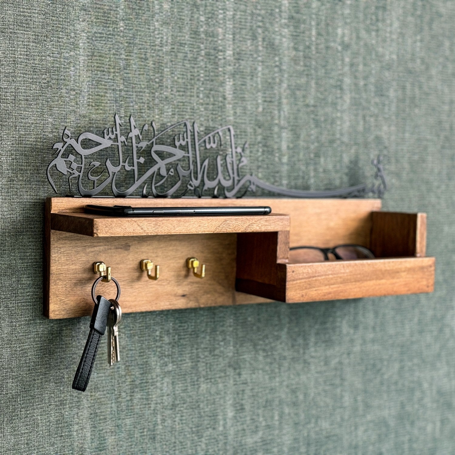Wooden Key Holder with Bismillah Arabic Calligraphy - Islamic Wall Decor for Muslim Homes | Perfect for Entryway, Bedroom & Gift Giving