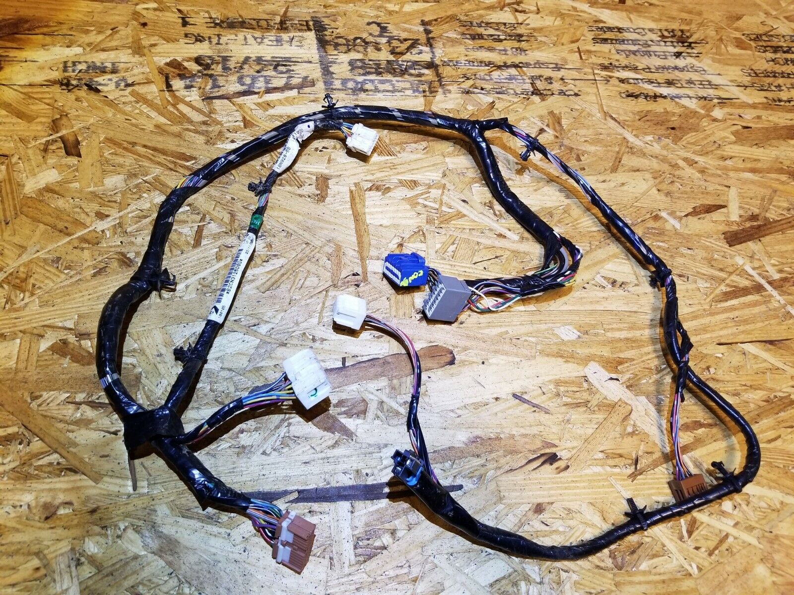 04 05 06 07 Infiniti QX56 OEM Center Console Wire Harness - Replacement Part for Car Interior Electrical System | Perfect for DIY Auto Repair & Vehicle Maintenance