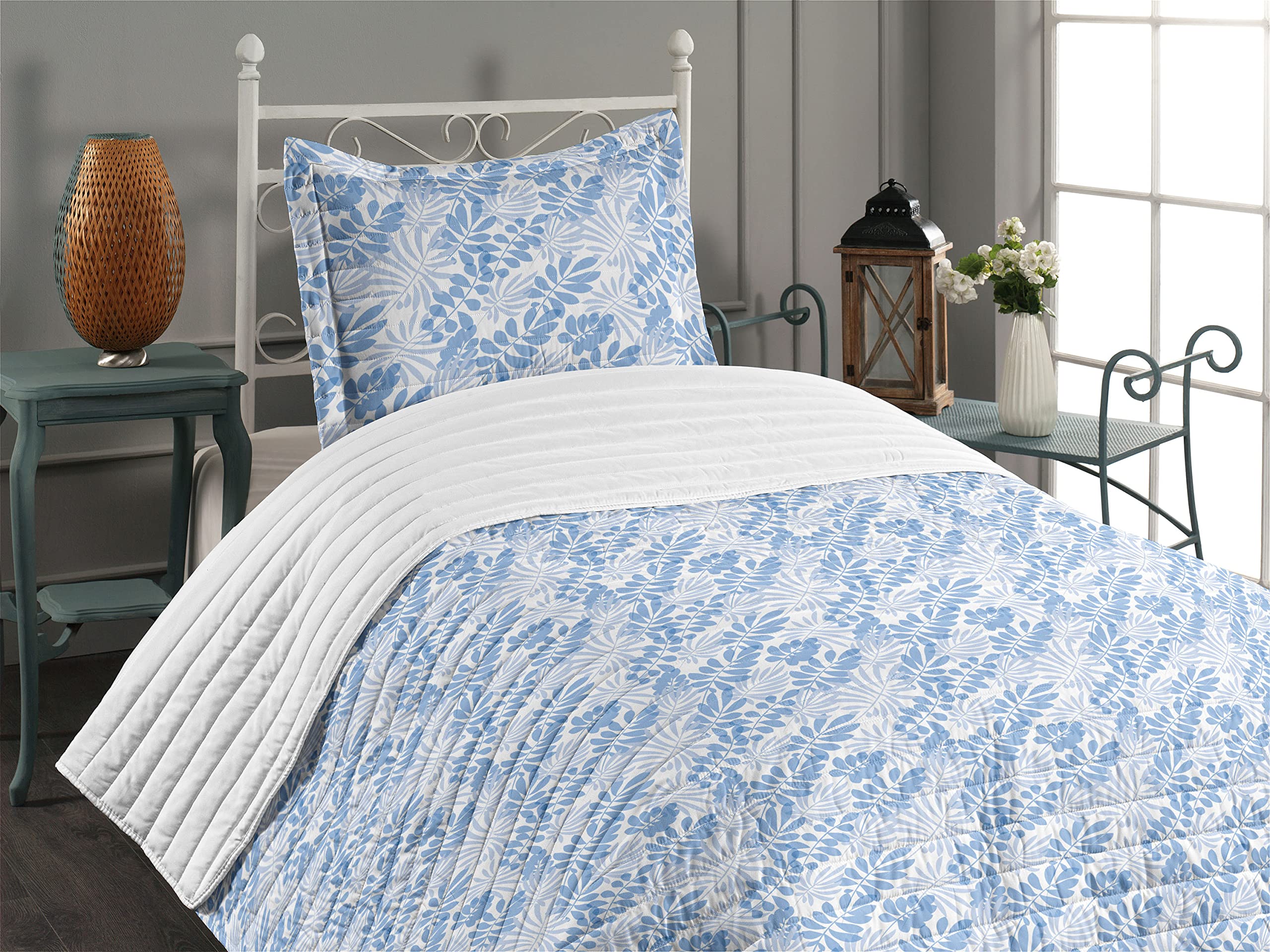 Ambesonne Blue and White Microfiber Bedspread Set | Tropical Hawaiian Leaf Design | Soft Twin Size Comforter with Pillow Sham | Perfect for Beach House Bedroom & Summer Home Decor