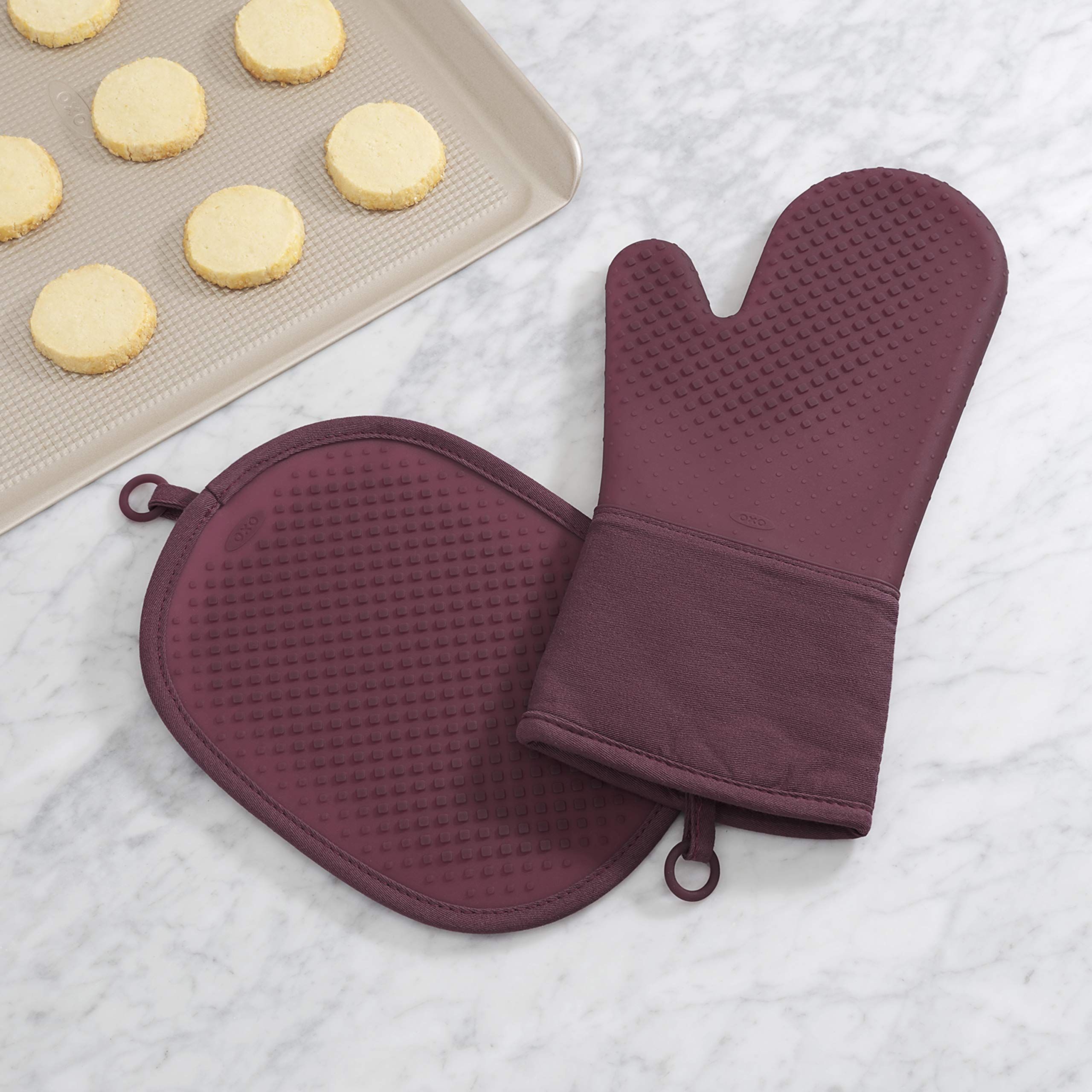 OXO Good Grips Heat Resistant Silicone Oven Mitt & Pot Holder Set (2-Piece) - Non-Slip Kitchen Gloves for Baking, Grilling & Cooking - Perfect for Hot Pans, Baking Sheets & Dutch Ovens