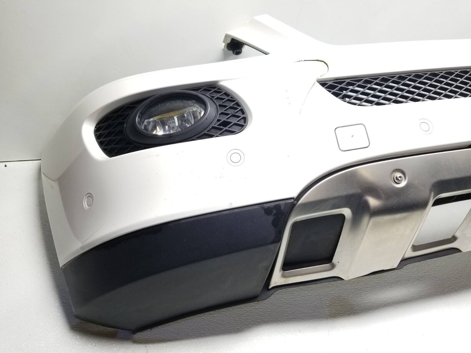 2006-2011 Mercedes ML500 Front Bumper Cover OEM W164 Replacement - Perfect for Off-Roading & City Driving