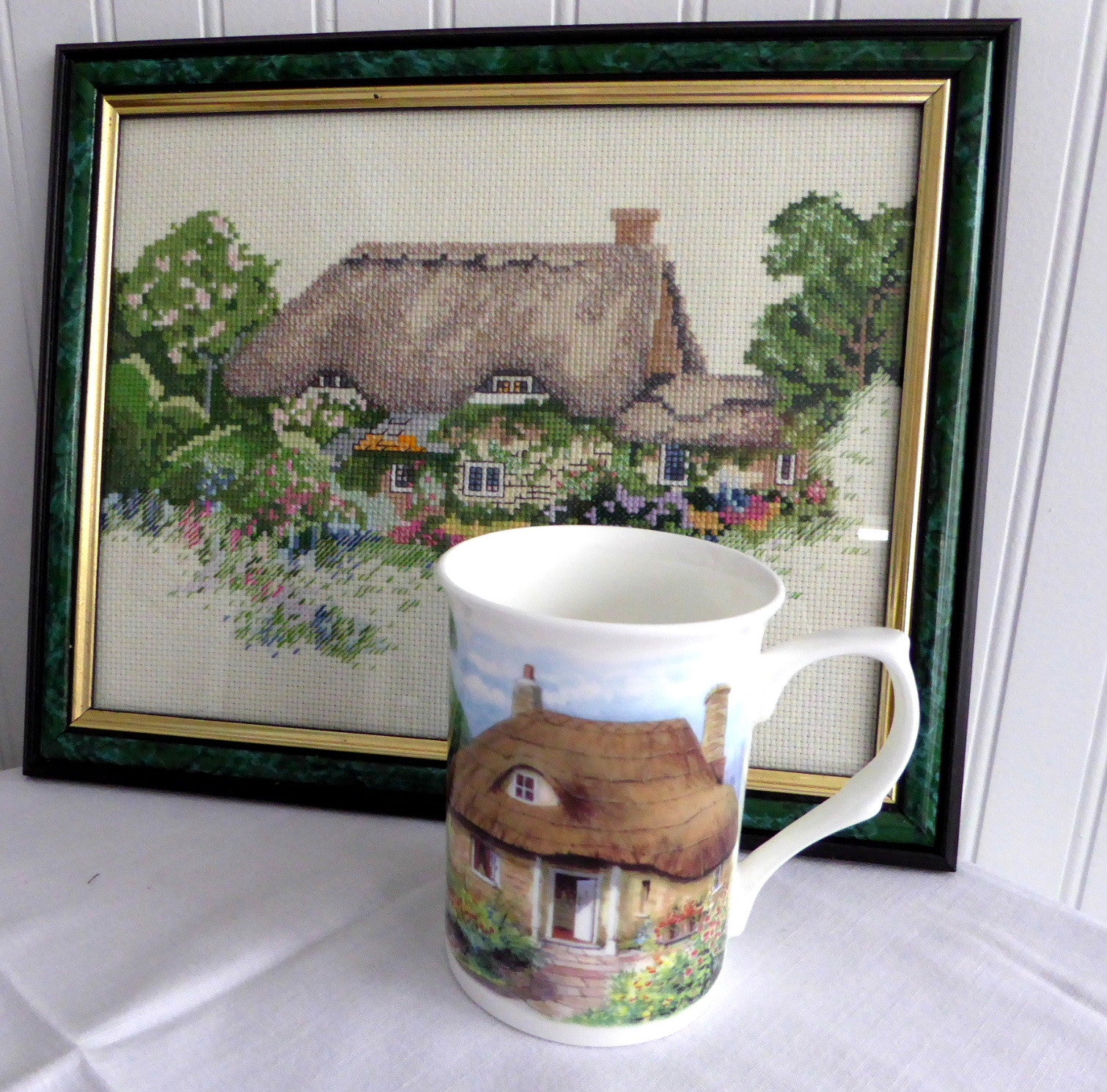 Charming English Thatched Cottage & Garden Bone China Mug - Elegant Tea & Coffee Cup for Home, Office, and Gifts