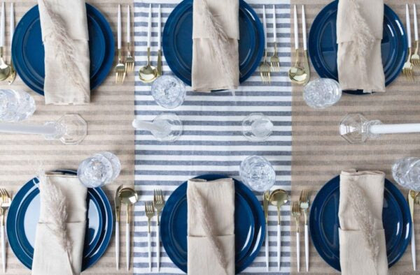 Premium Dark Blue Round Plastic Plates - 10 Pack for Elegant Dining, Parties & Events - Durable & Stylish Dishware for Home, Restaurants & Catering
