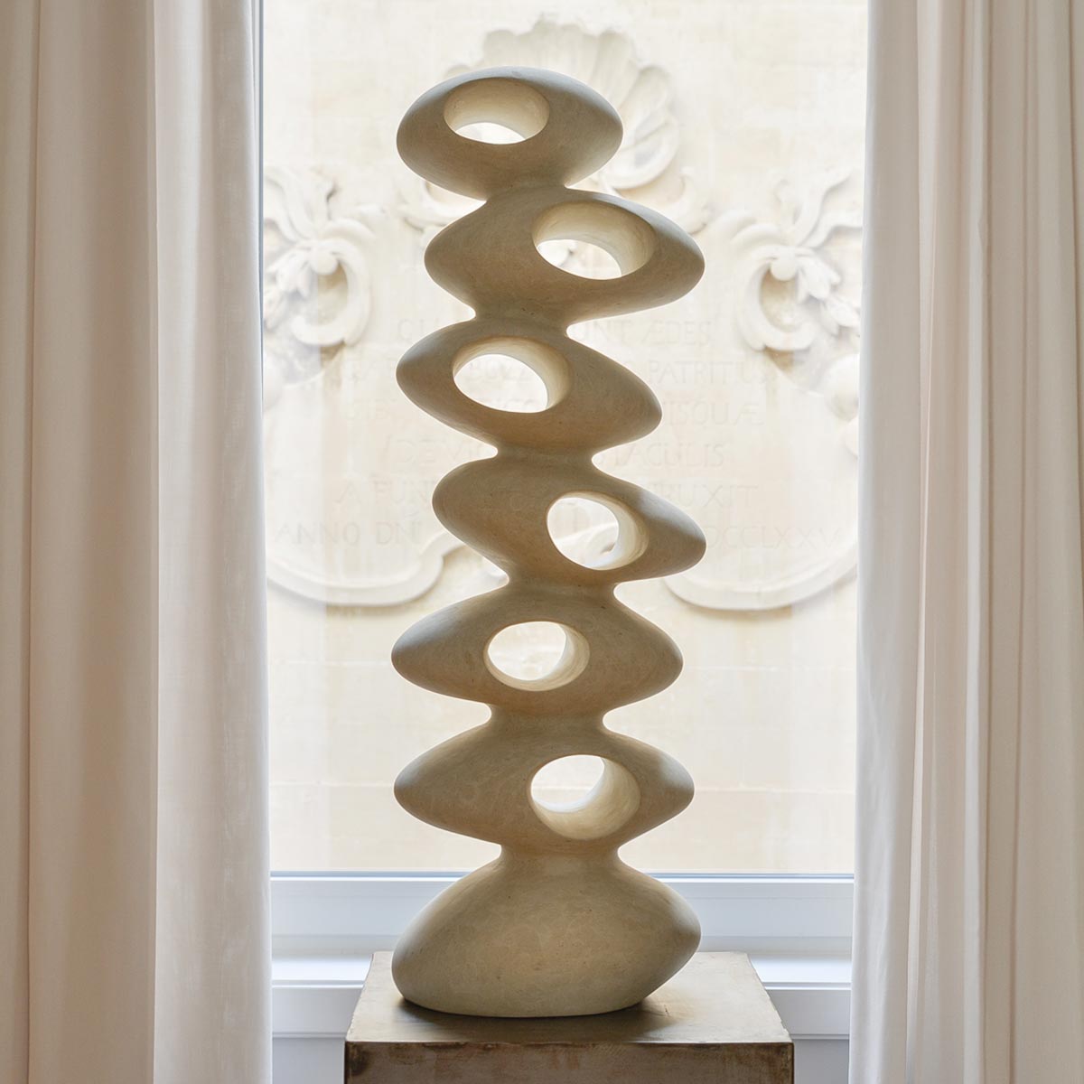 Handcrafted Inasis Lecce Stone Sculpture - Elegant Italian Art for Home & Garden Decor - Perfect for Living Room, Office, or Outdoor Display